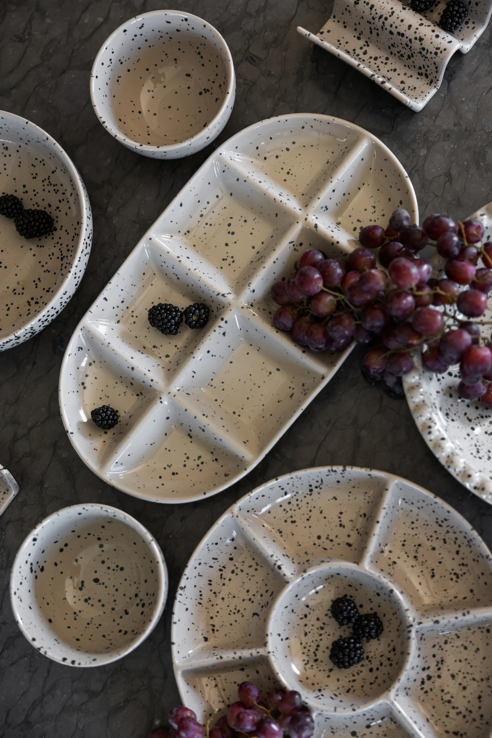 Ditte serving platter large 20x36 cm, Gray-black Sagaform