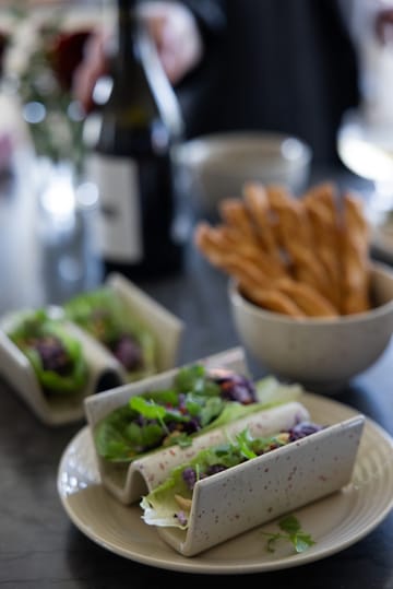 Ditte taco stand 2-pack - Beige-burgundy - Sagaform