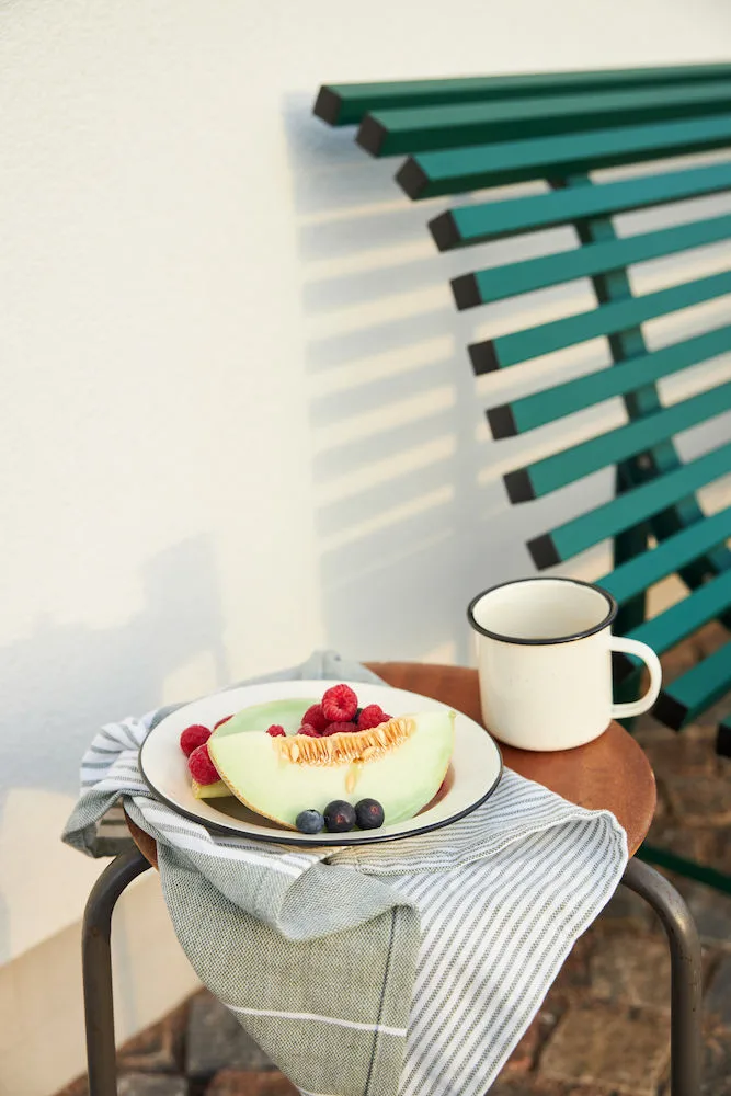 Doris enamel plate Ø20 cm, Beige Sagaform