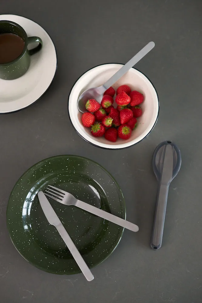 Doris enamel plate Ø20 cm from Sagaform - NordicNest.com