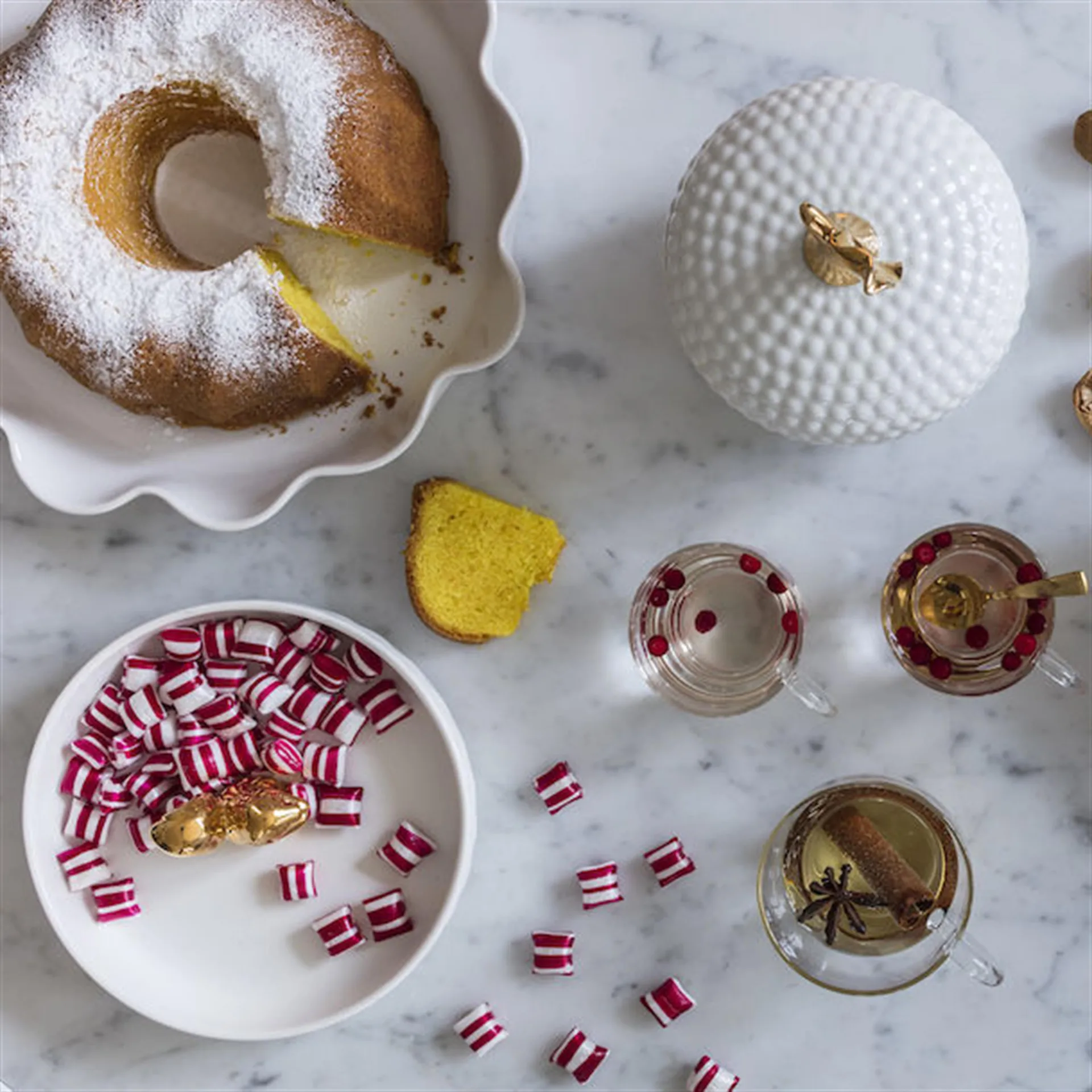 Ekorre serving tray, gold Sagaform