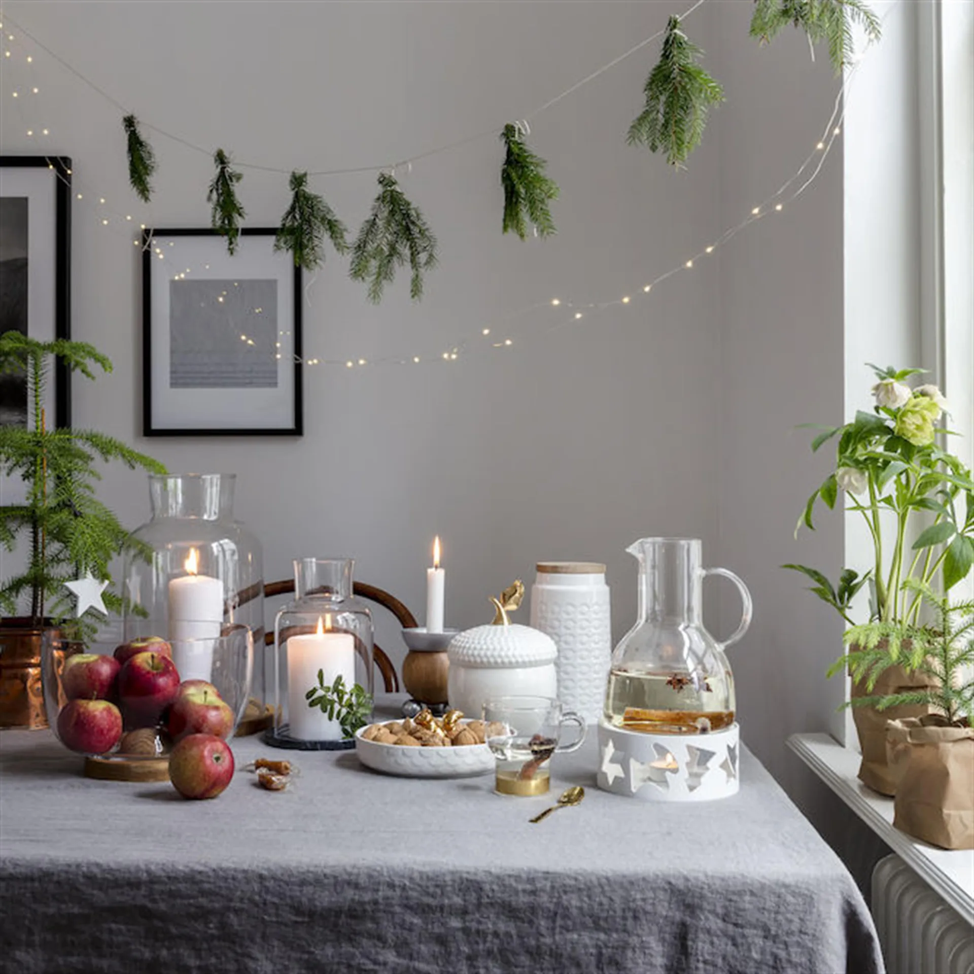 Ekorre serving tray, gold Sagaform