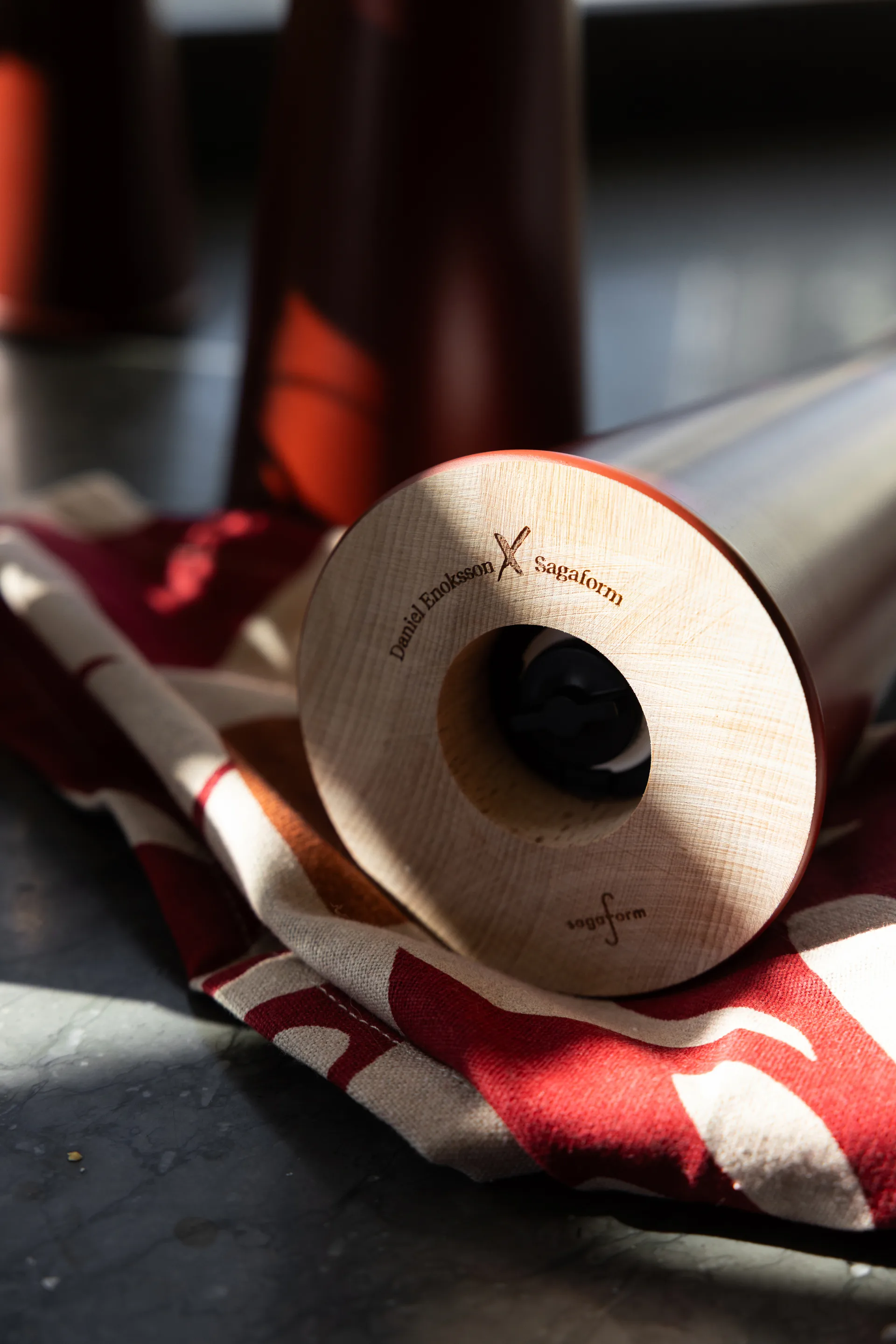 Gherkin salt and pepper grinder large 32 cm, Red-brown Sagaform