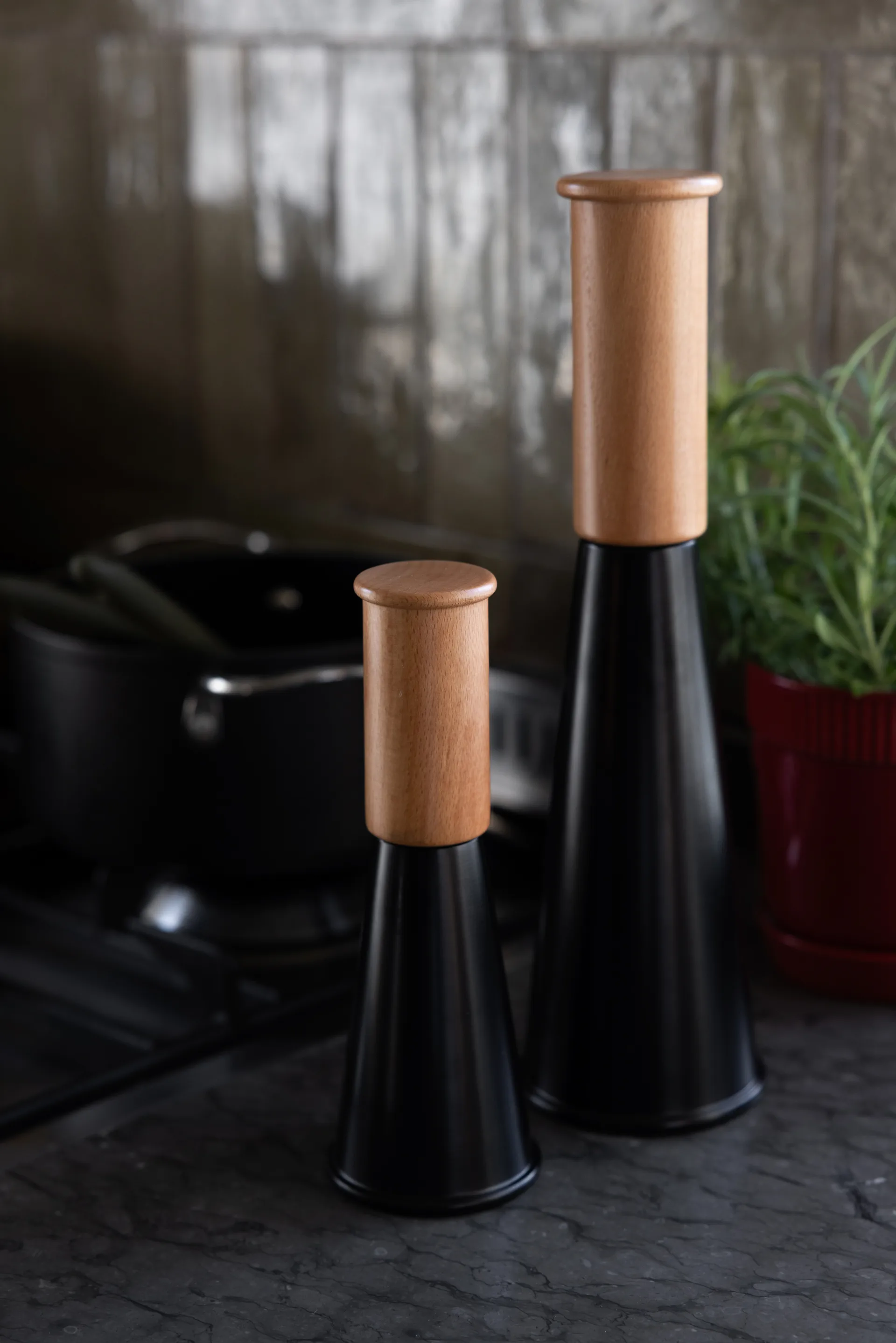 Gurken salt and pepper grinder medium 20.5 cm, Black-brown Sagaform