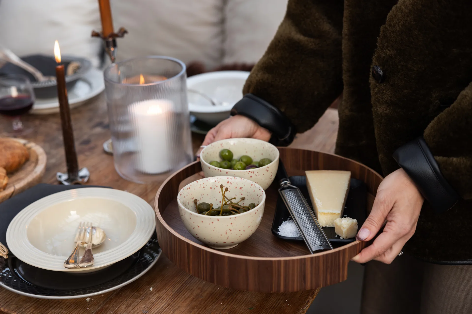 Hanna round tray Ø35 cm, Dark brown Sagaform