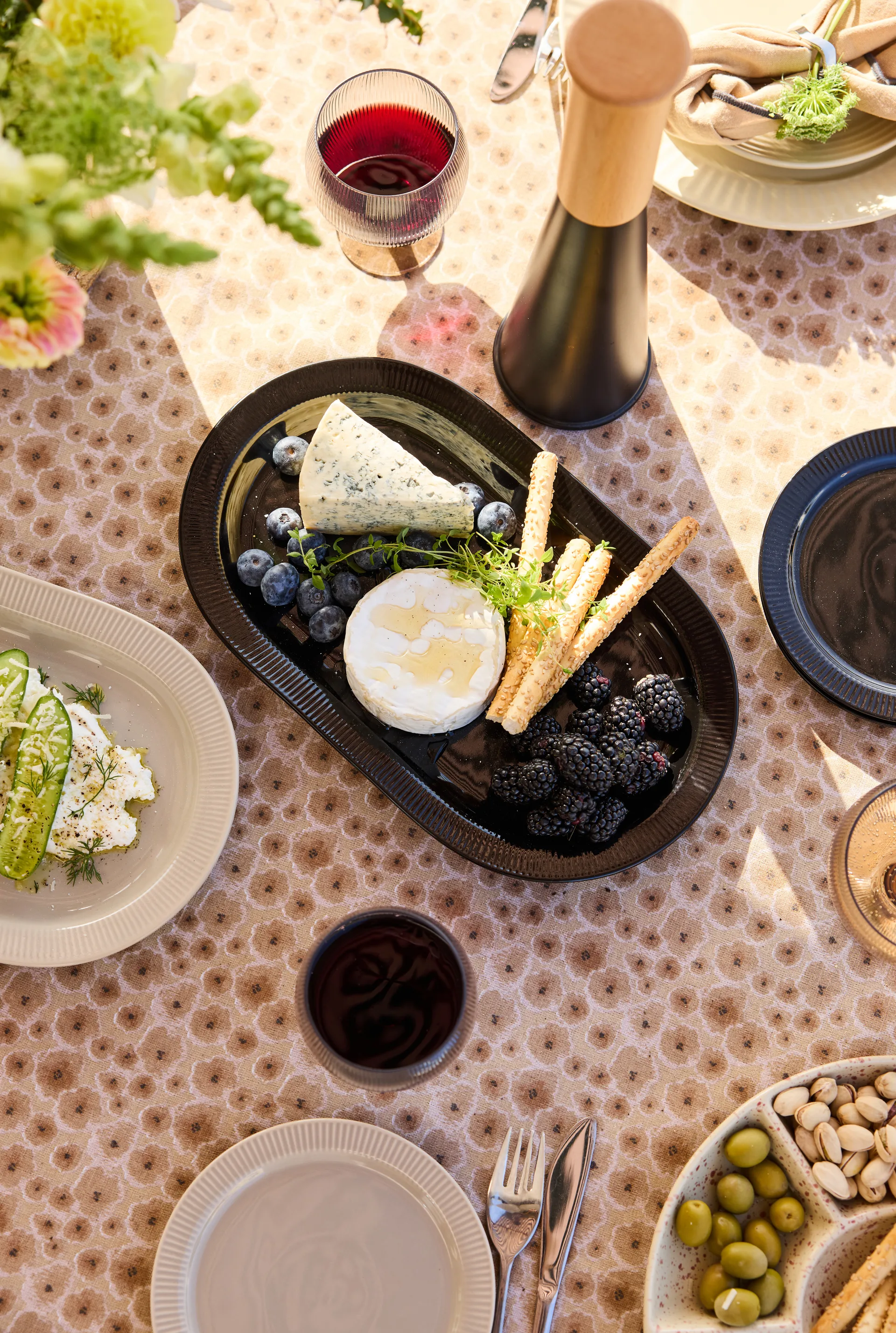 Inka serving platter, Black, 20x34 cm Sagaform