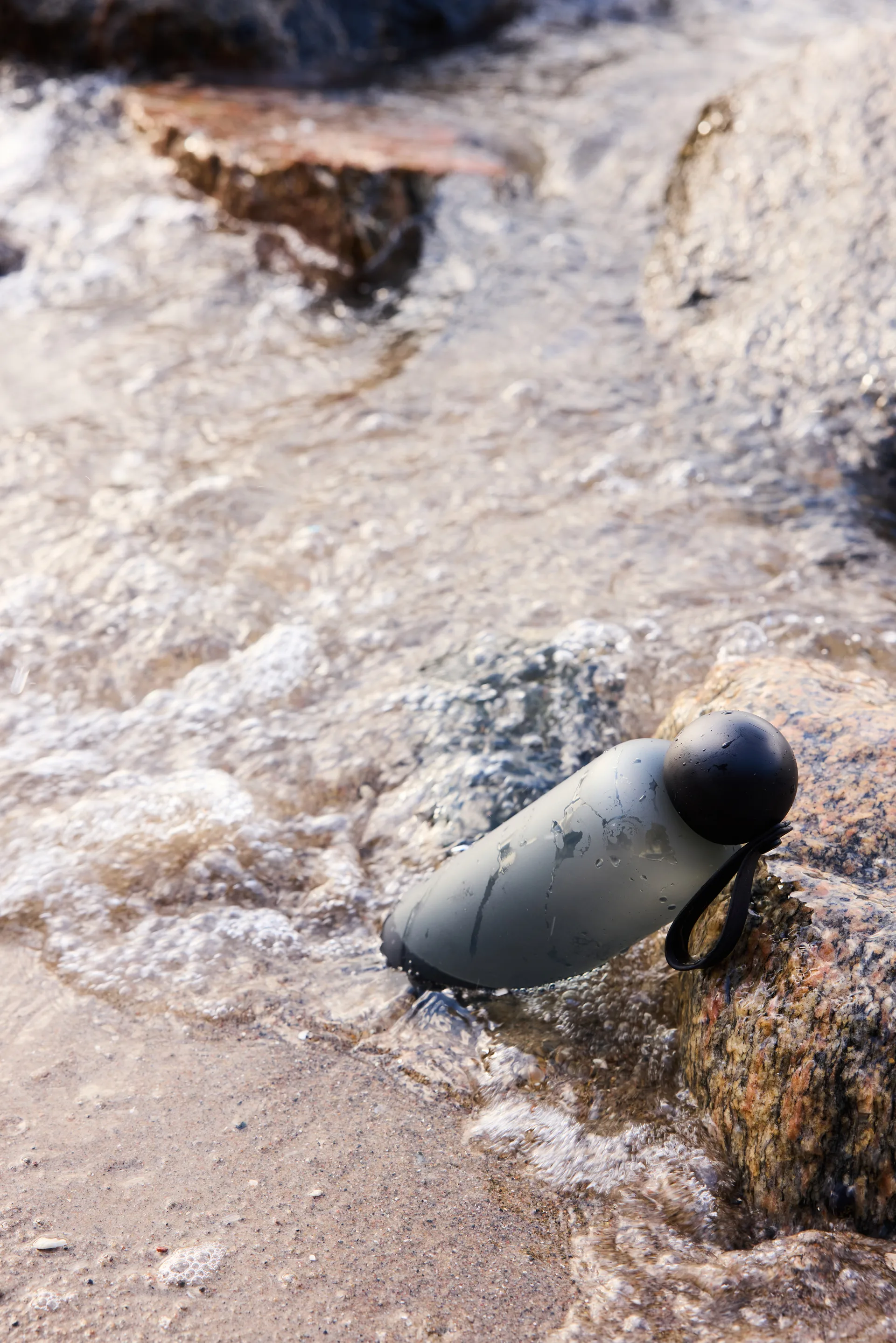 Tom water bottle 650 ml, Black Sagaform