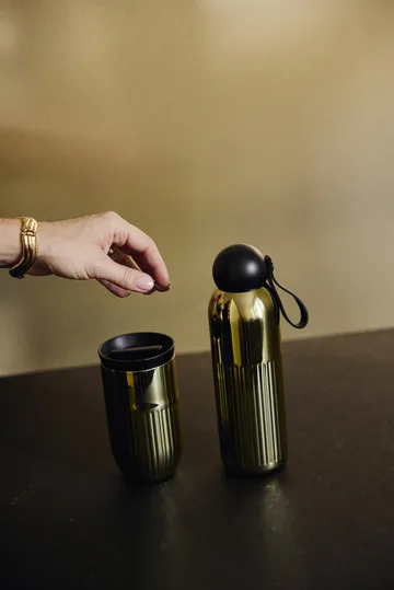 Tova car mug thermos mug 32 cl - Gold chrome - Sagaform