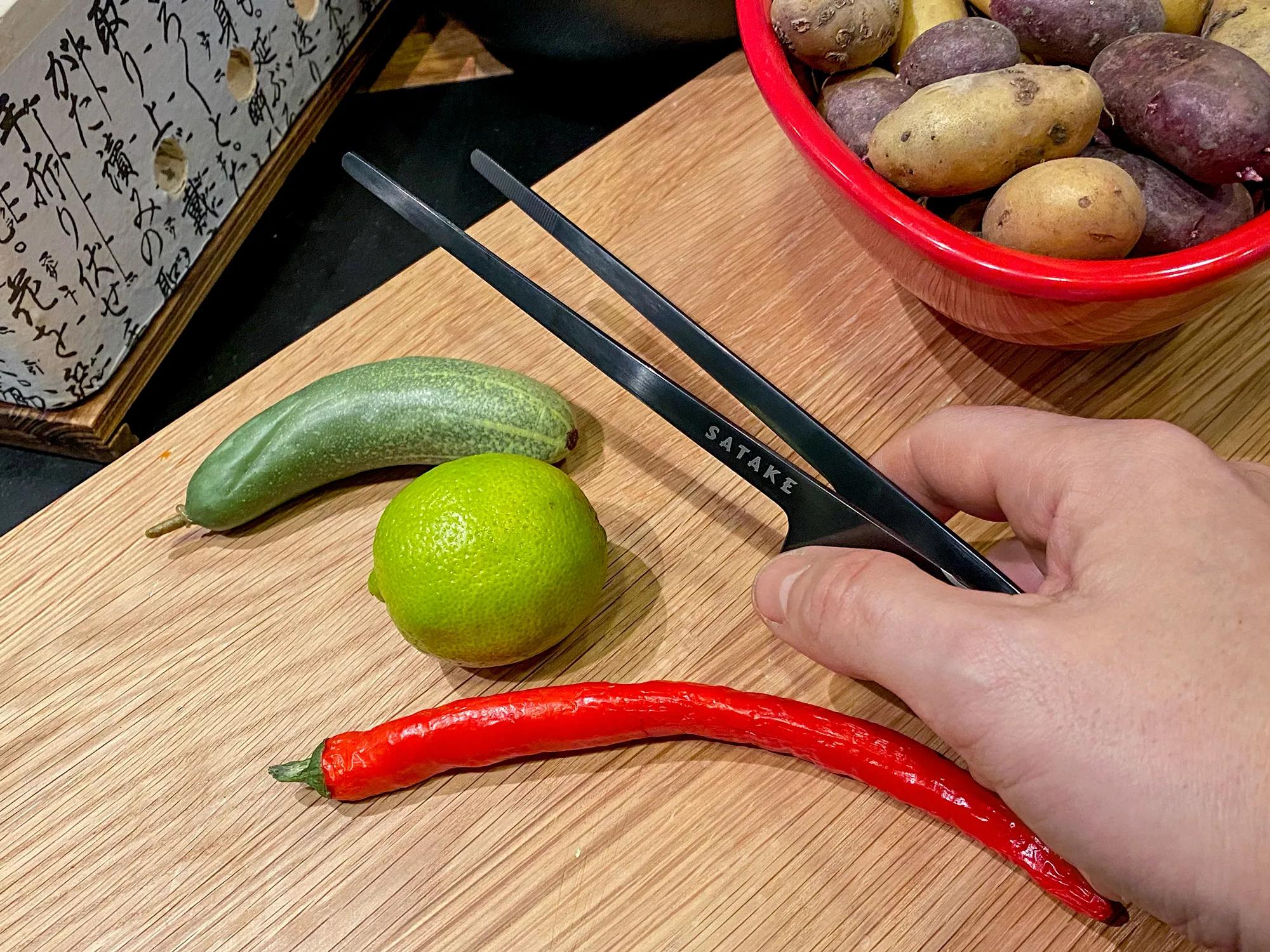 Satake Hibachi kitchen tongs from Satake - NordicNest.com