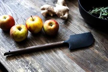 Satake spatula - Walnut-silicone, 33.6x6 cm - Satake