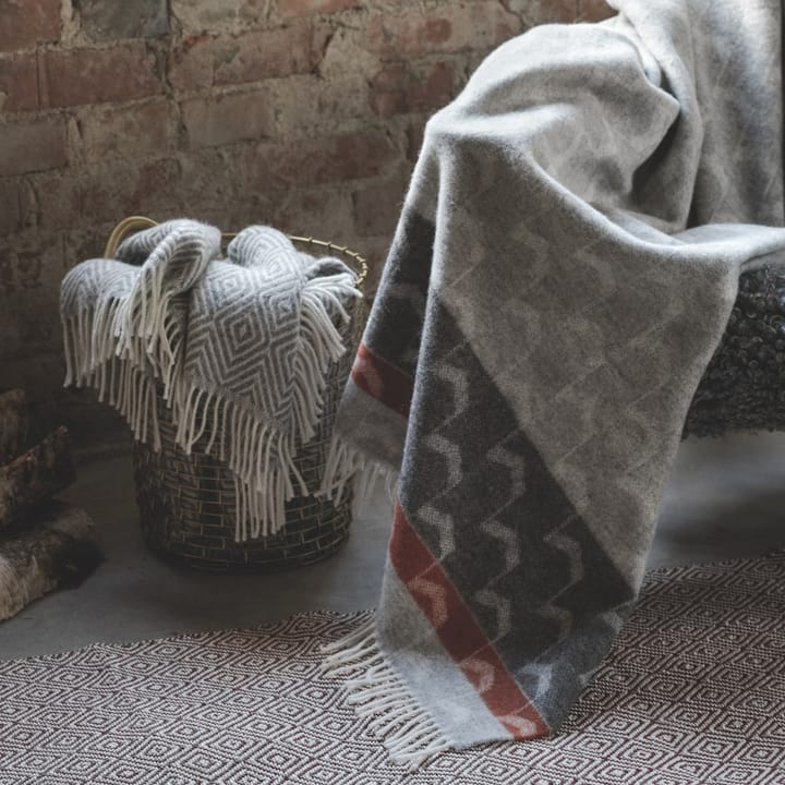 Arrow wool throw - rusty red - Scandi Living