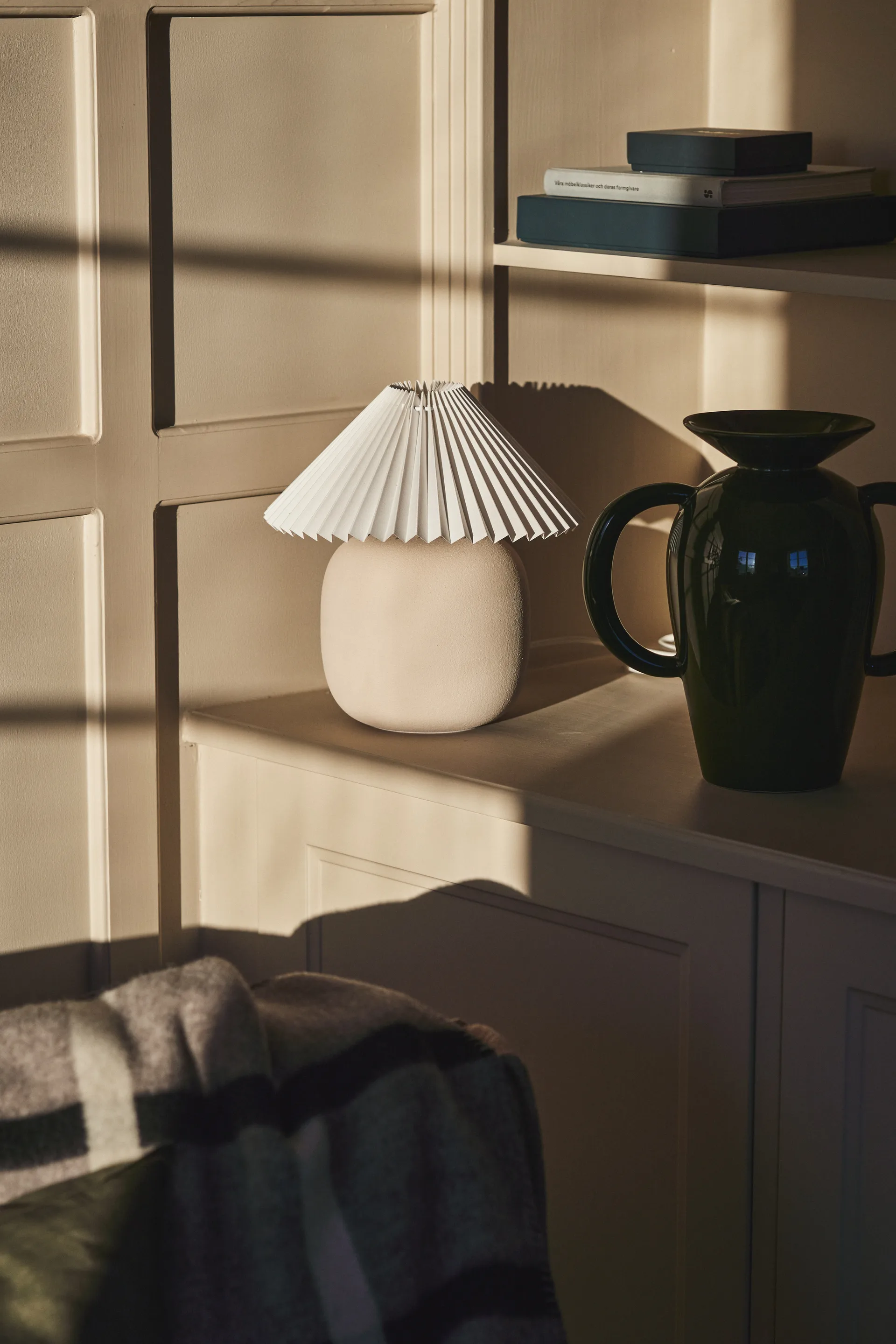Boulder table lamp 29 cm beige-pleated white Scandi Living