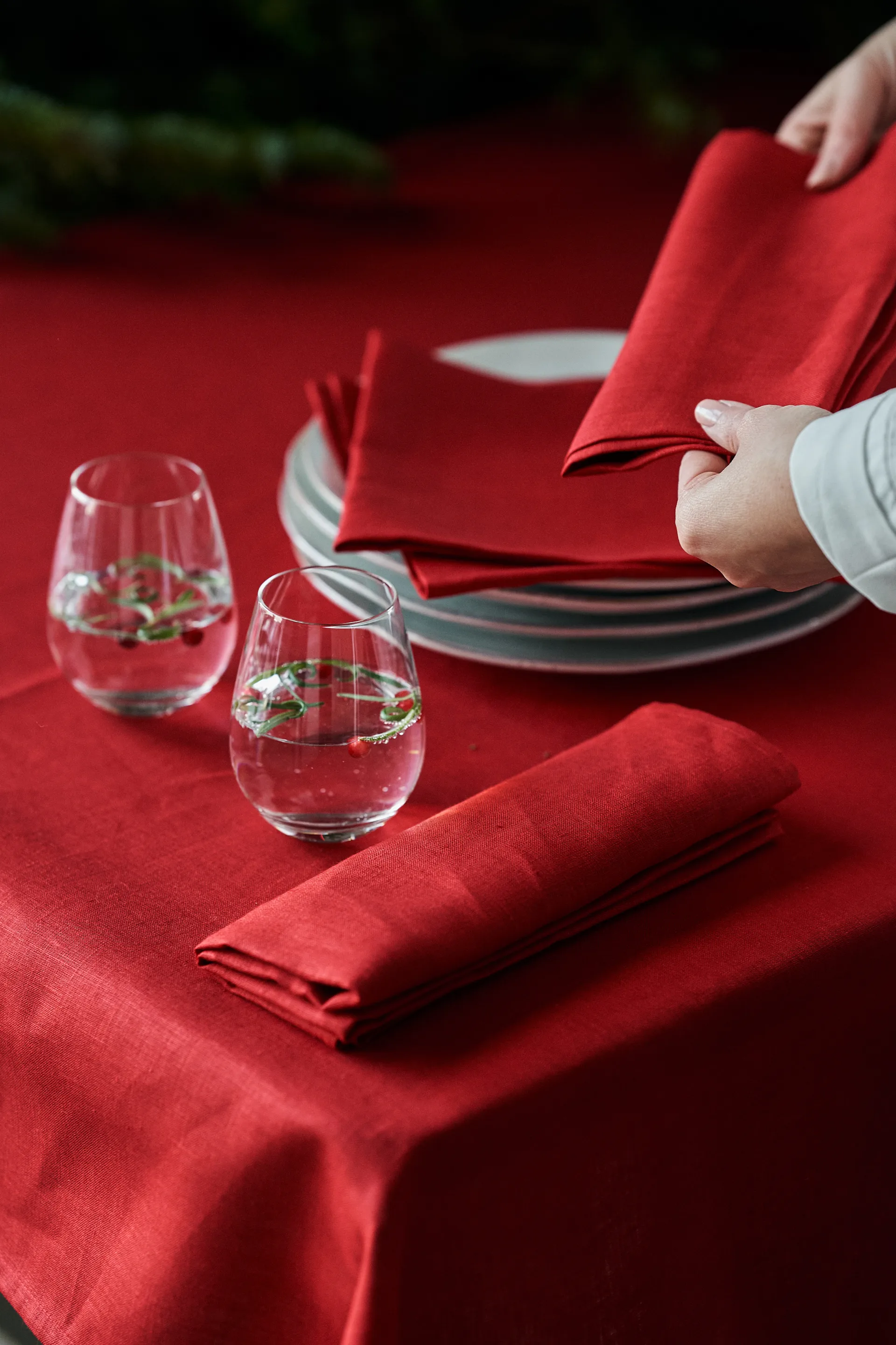 Clean linen table cloth 145x350 cm , Red Scandi Living
