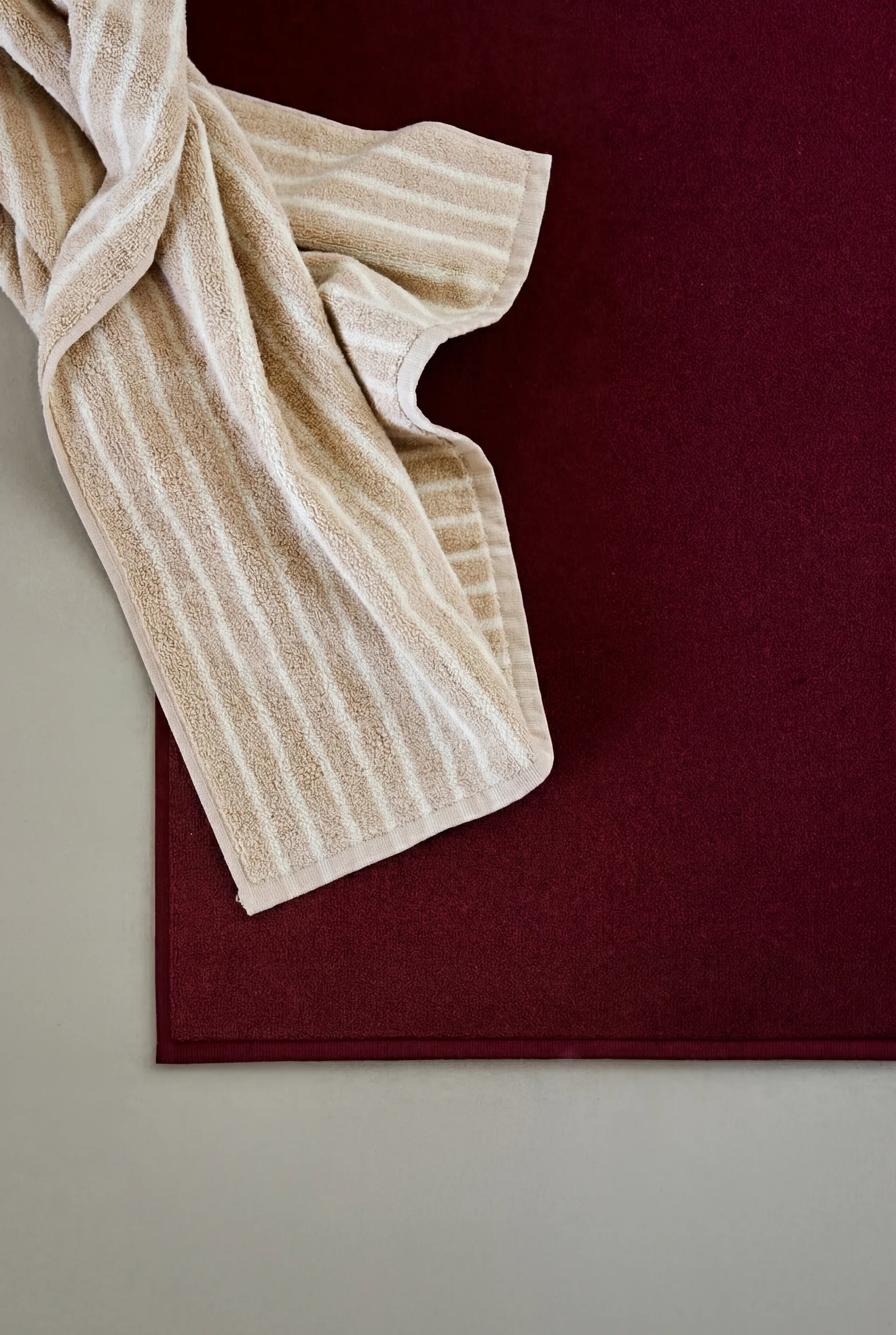 Drift bath mat 50x70 cm, Red Scandi Living