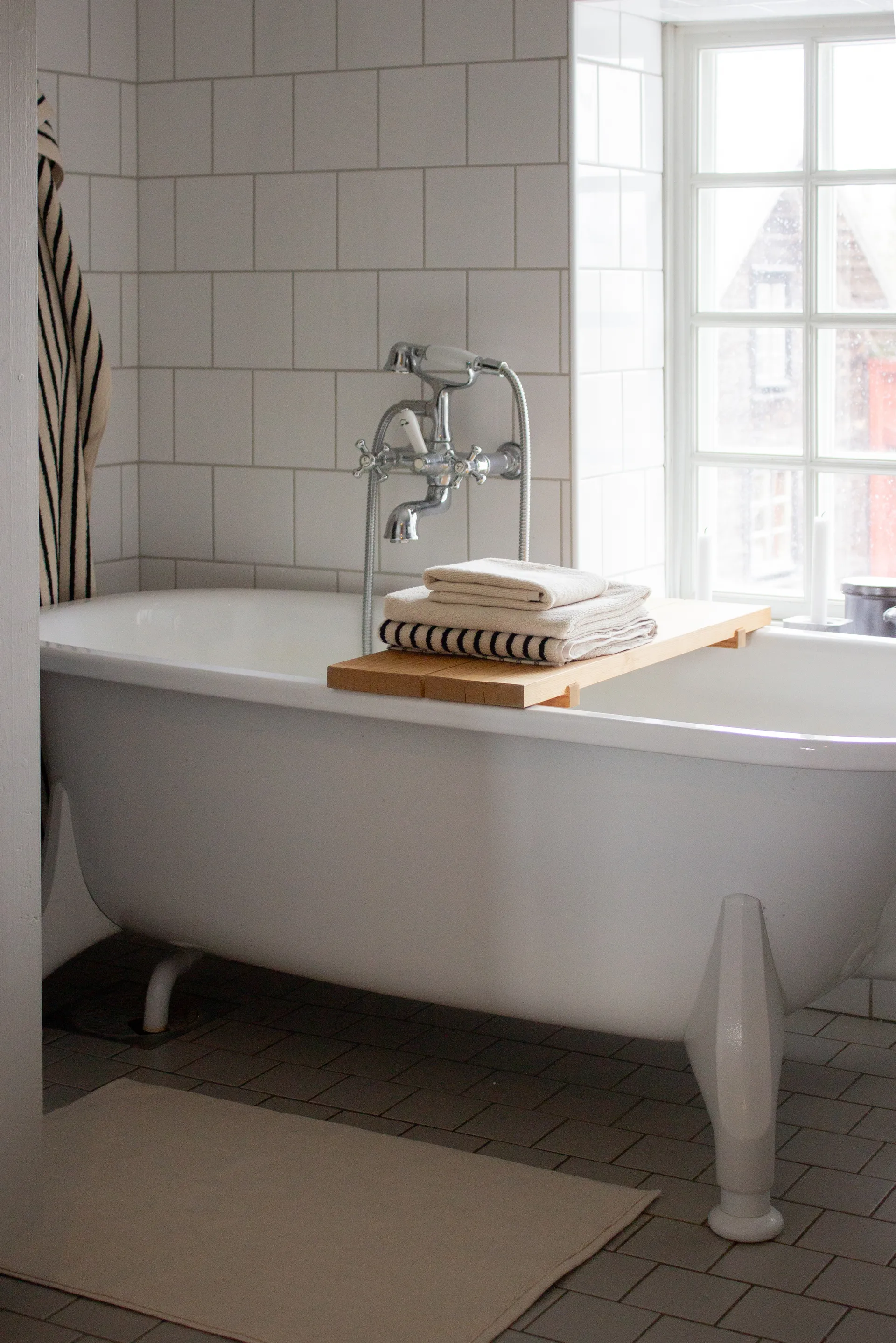 Drift bath towels 100x150 cm 2-pack - White-black Scandi Living