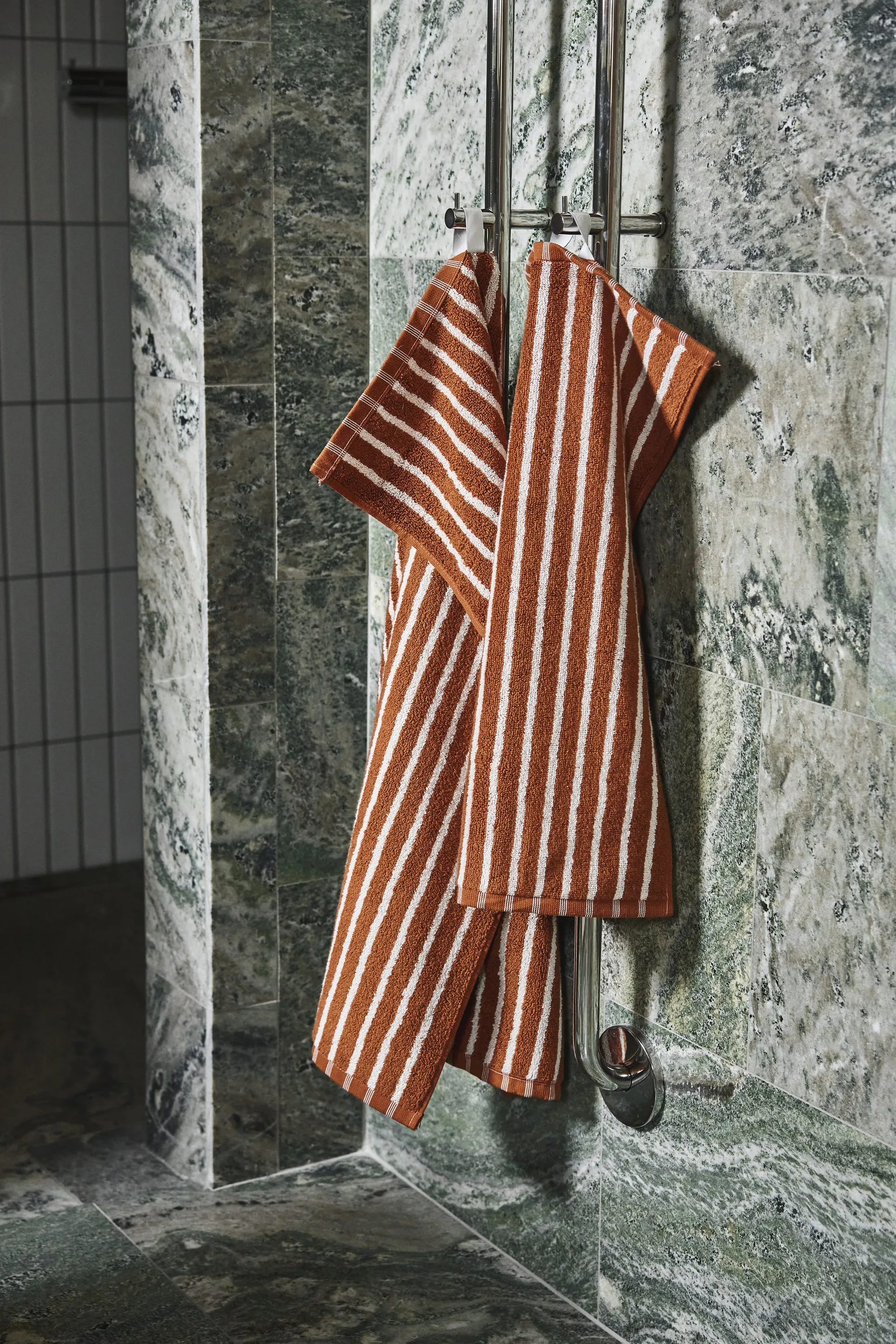 Drift towel 30x50 cm, Brown-white Scandi Living