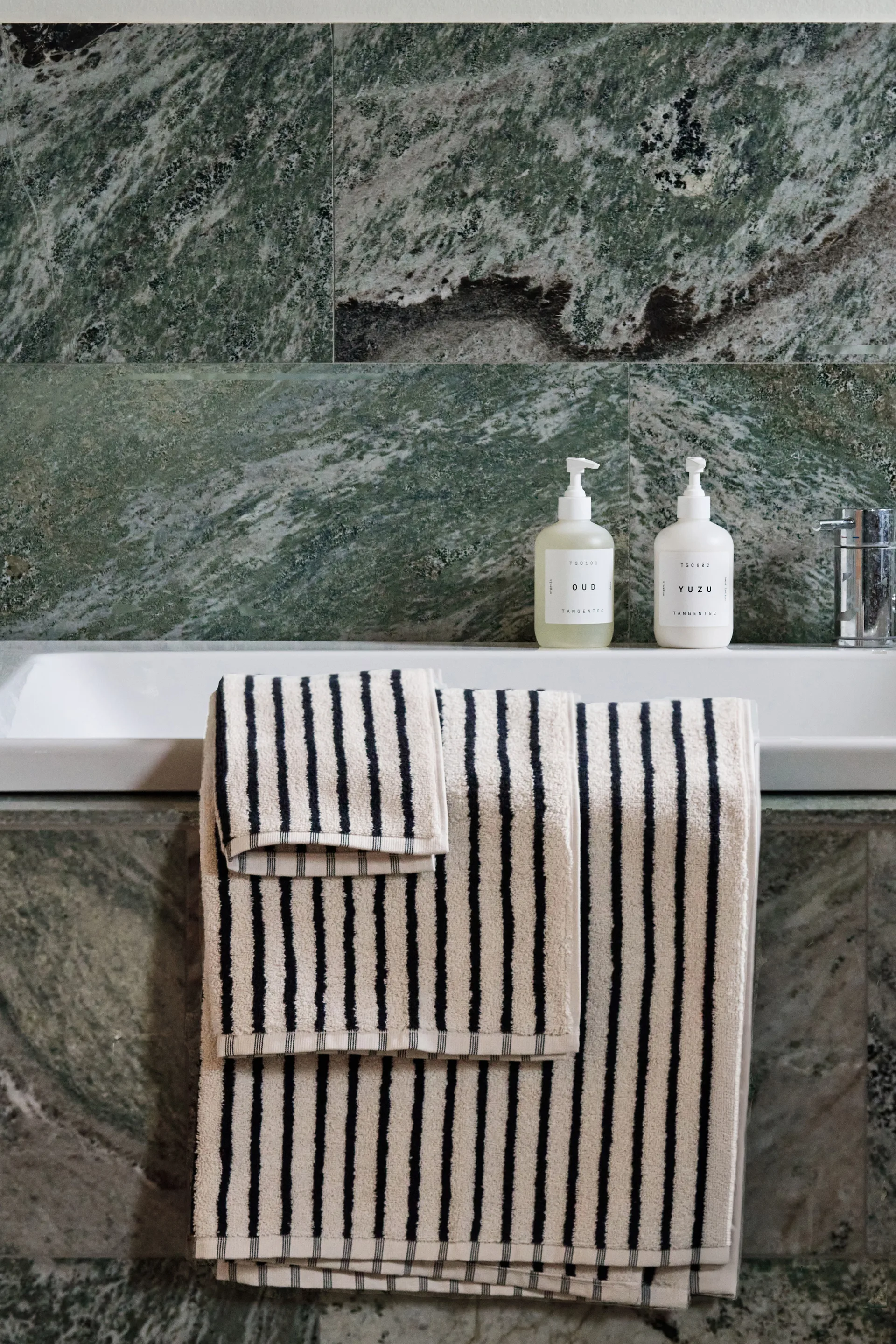 Drift towel set 4 pieces - White-black,  Scandi Living