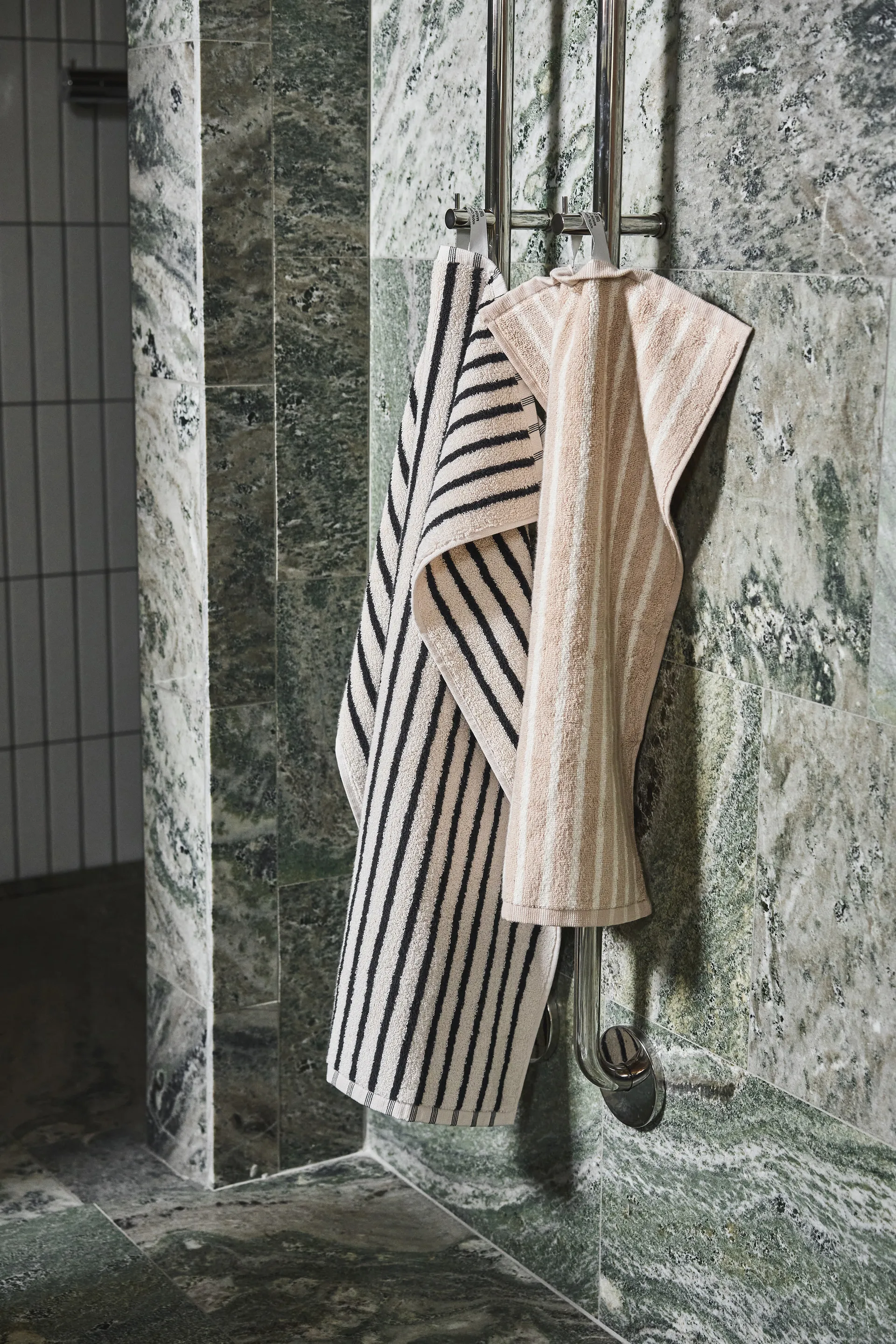 Drift towel set 4 pieces - White-black,  Scandi Living