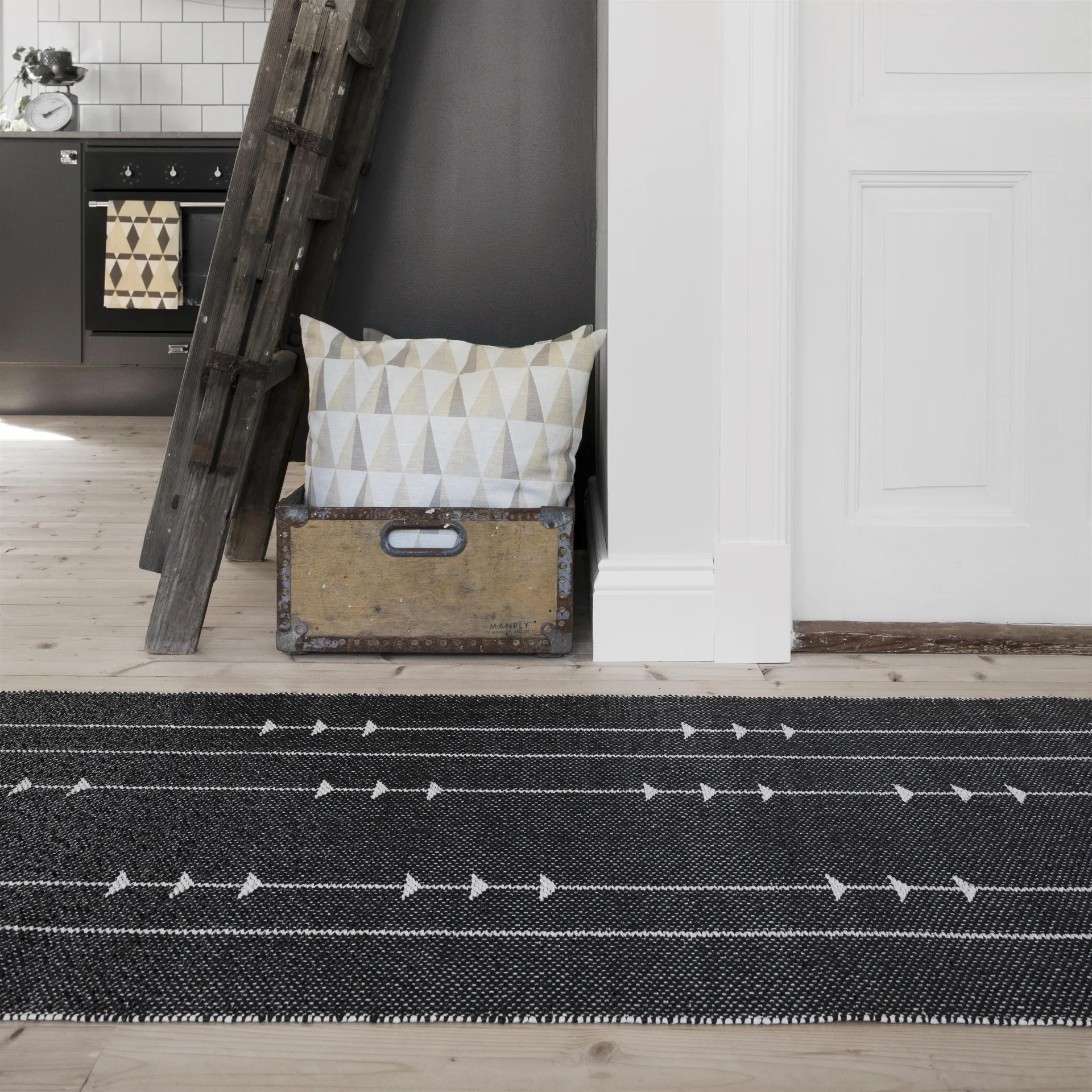 Fir rug nude-black, 70x150 cm Scandi Living