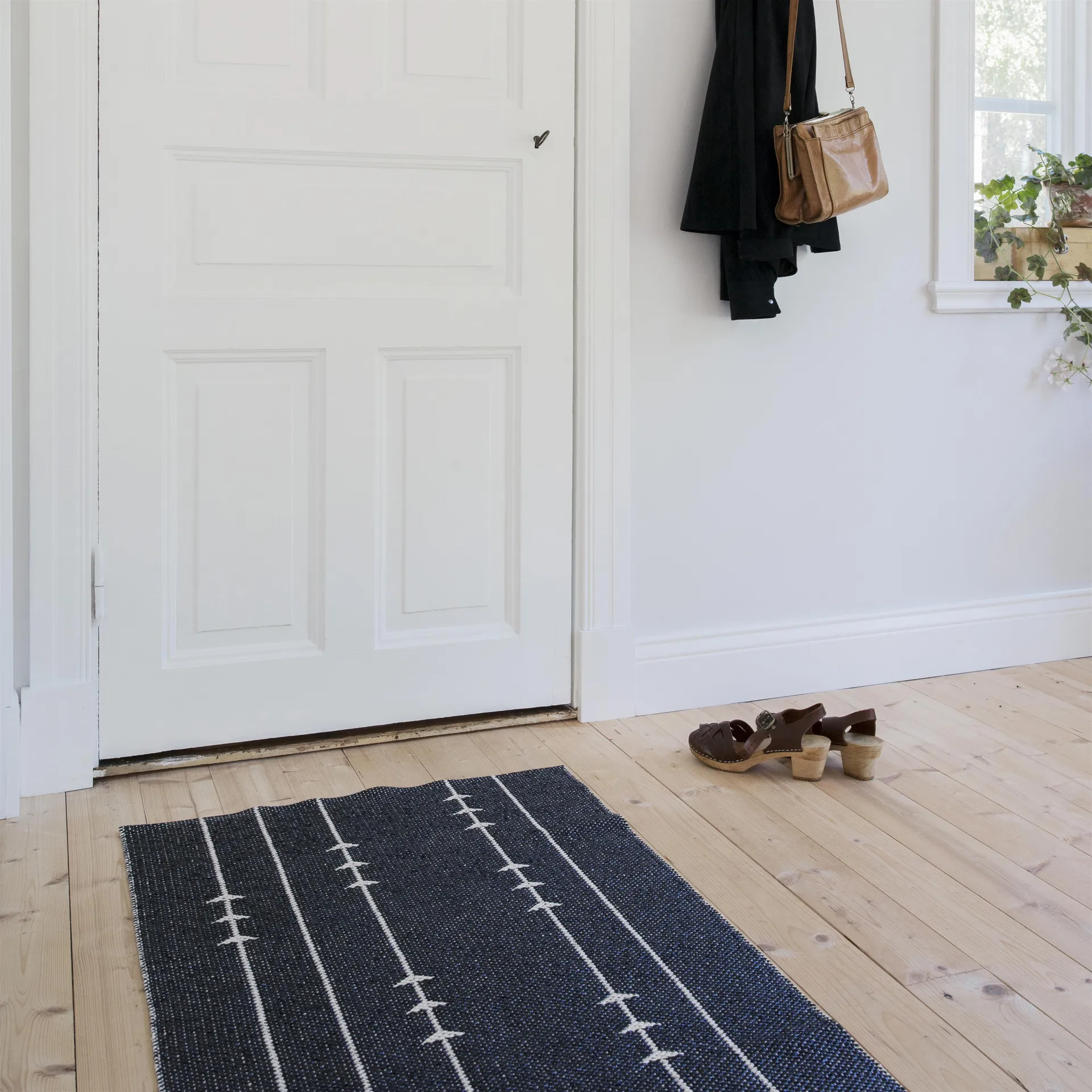 Fir rug nude-black, 70x150 cm Scandi Living