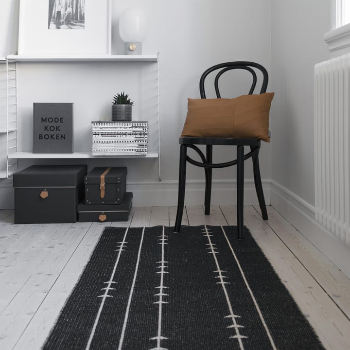 Fir rug nude-black - 70x300 cm - Scandi Living