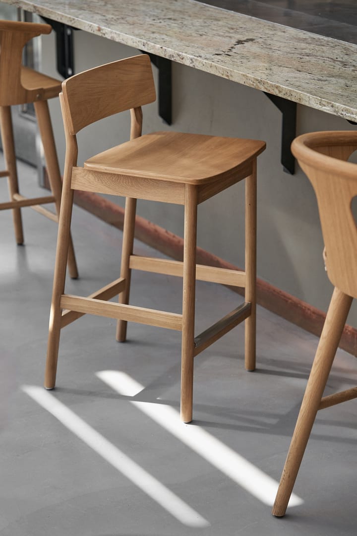 Horizon bar stool 67 cm, Laqurered oak Scandi Living