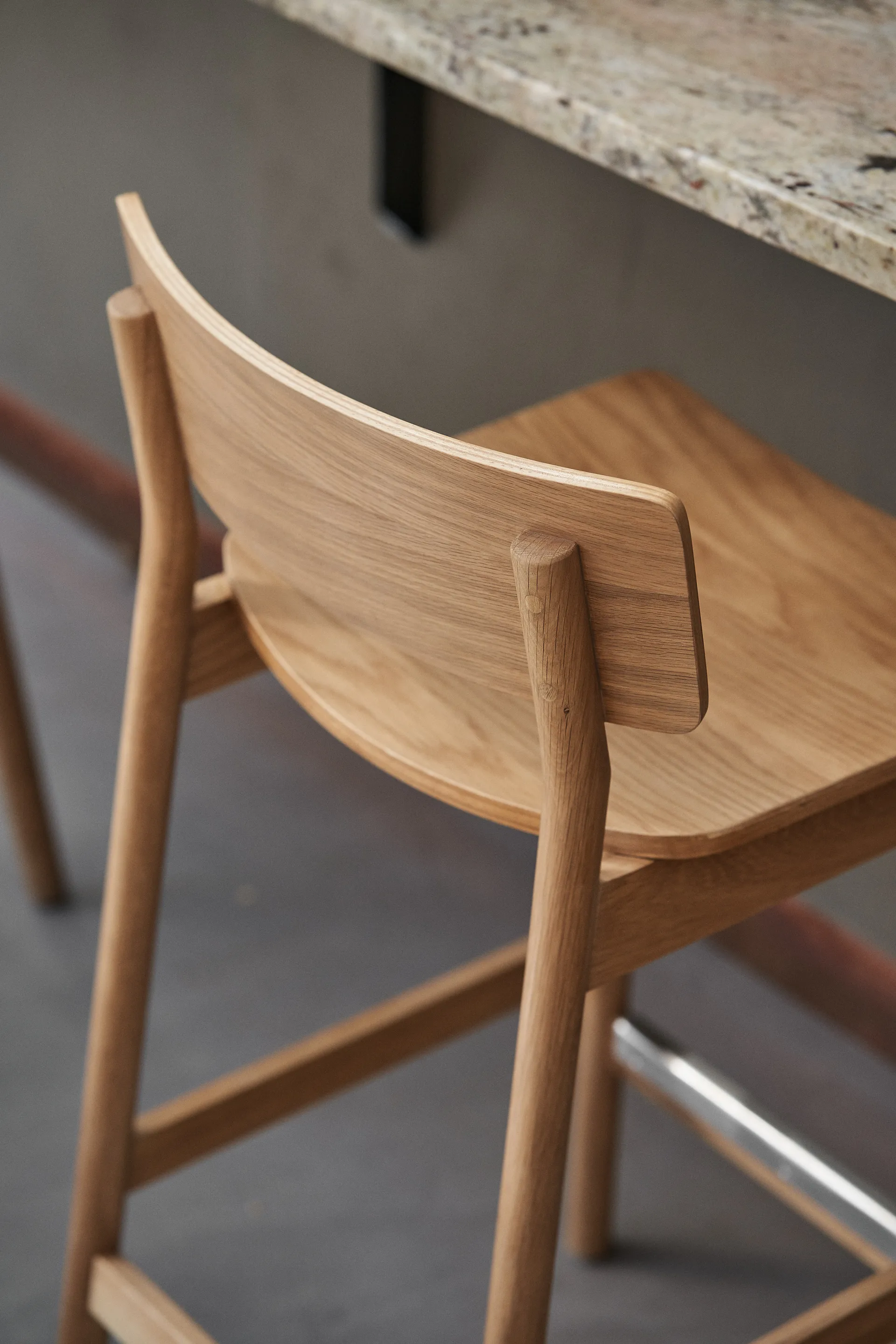 Horizon bar stool 67 cm, Laqurered oak Scandi Living