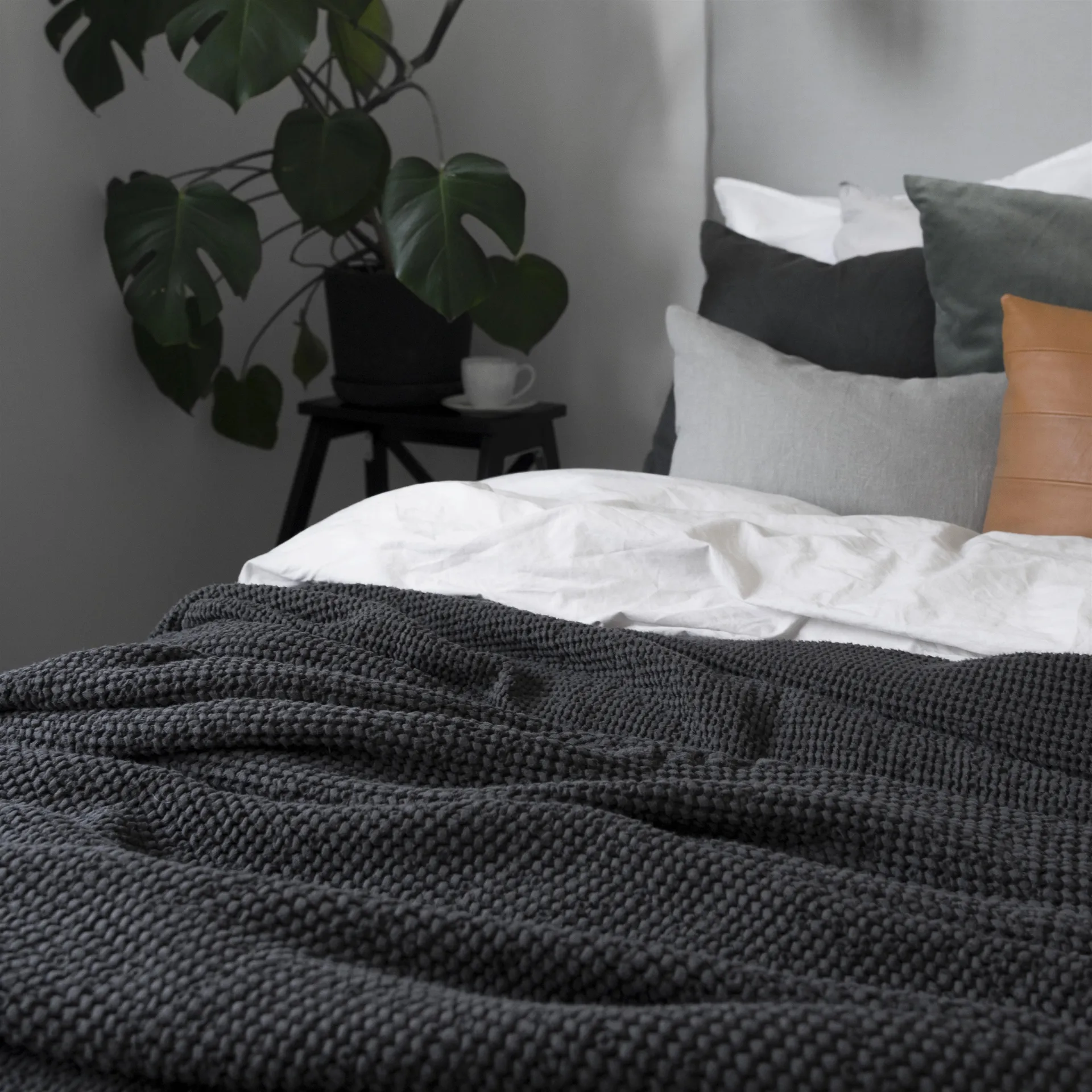 Moss bed spread 260x260 cm, charcoal (grey) Scandi Living