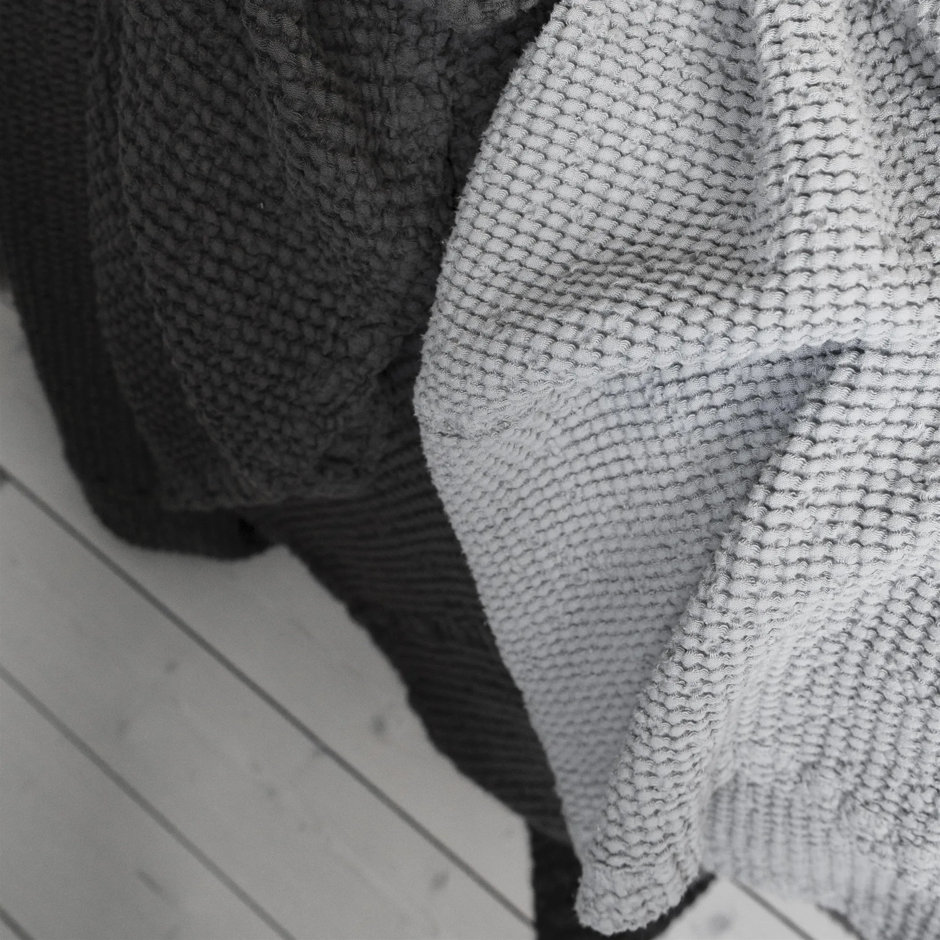 Moss bed spread 260x260 cm, charcoal (grey) Scandi Living