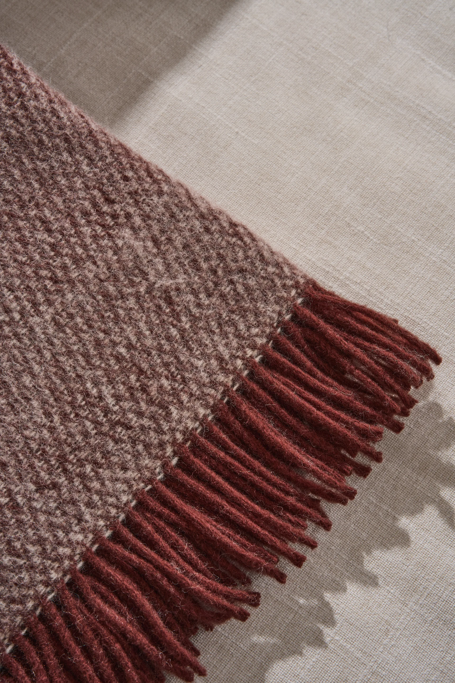 Sandstone wool throw 130x180 cm, Burgundy Scandi Living
