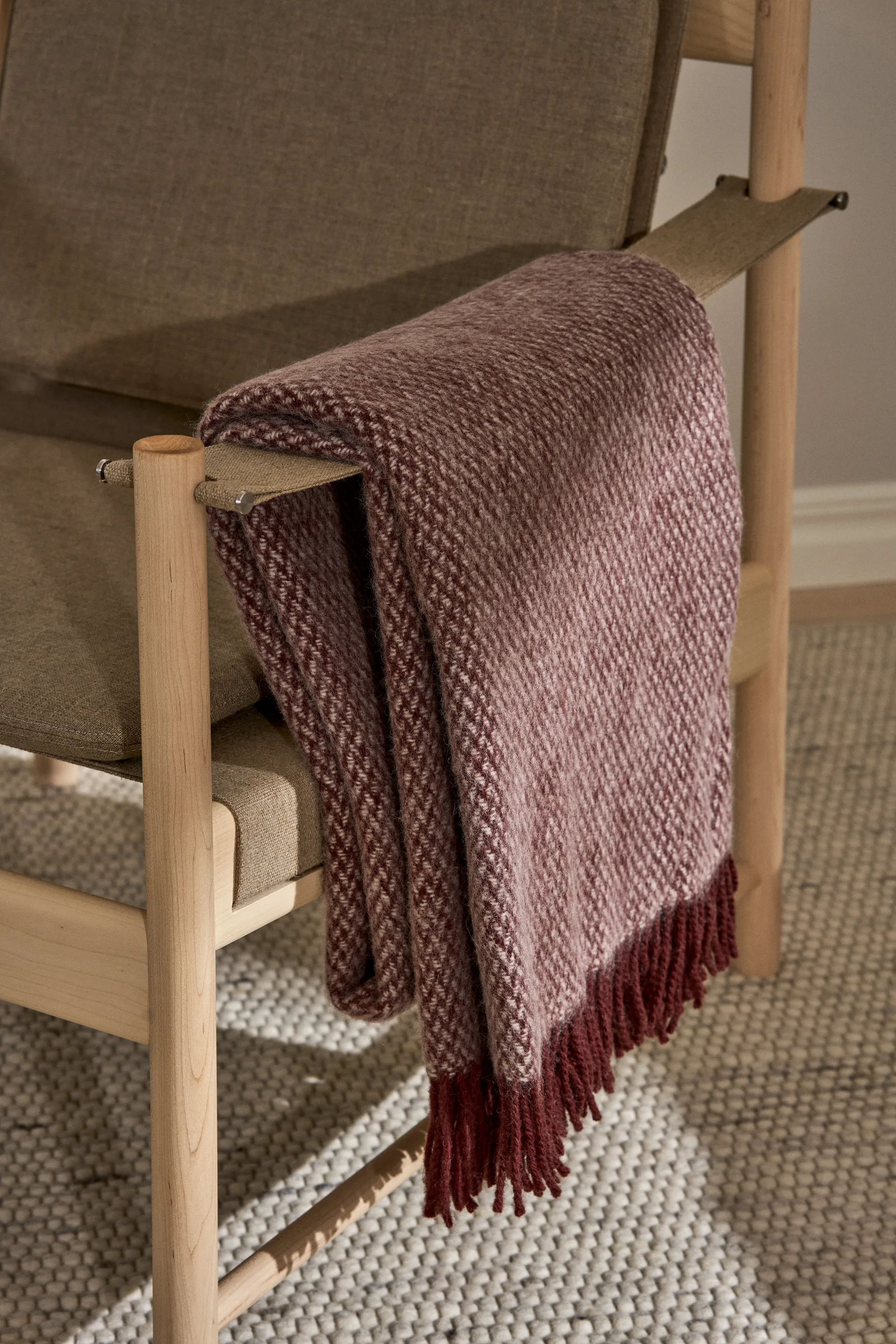 Sandstone wool throw 130x180 cm, Burgundy Scandi Living