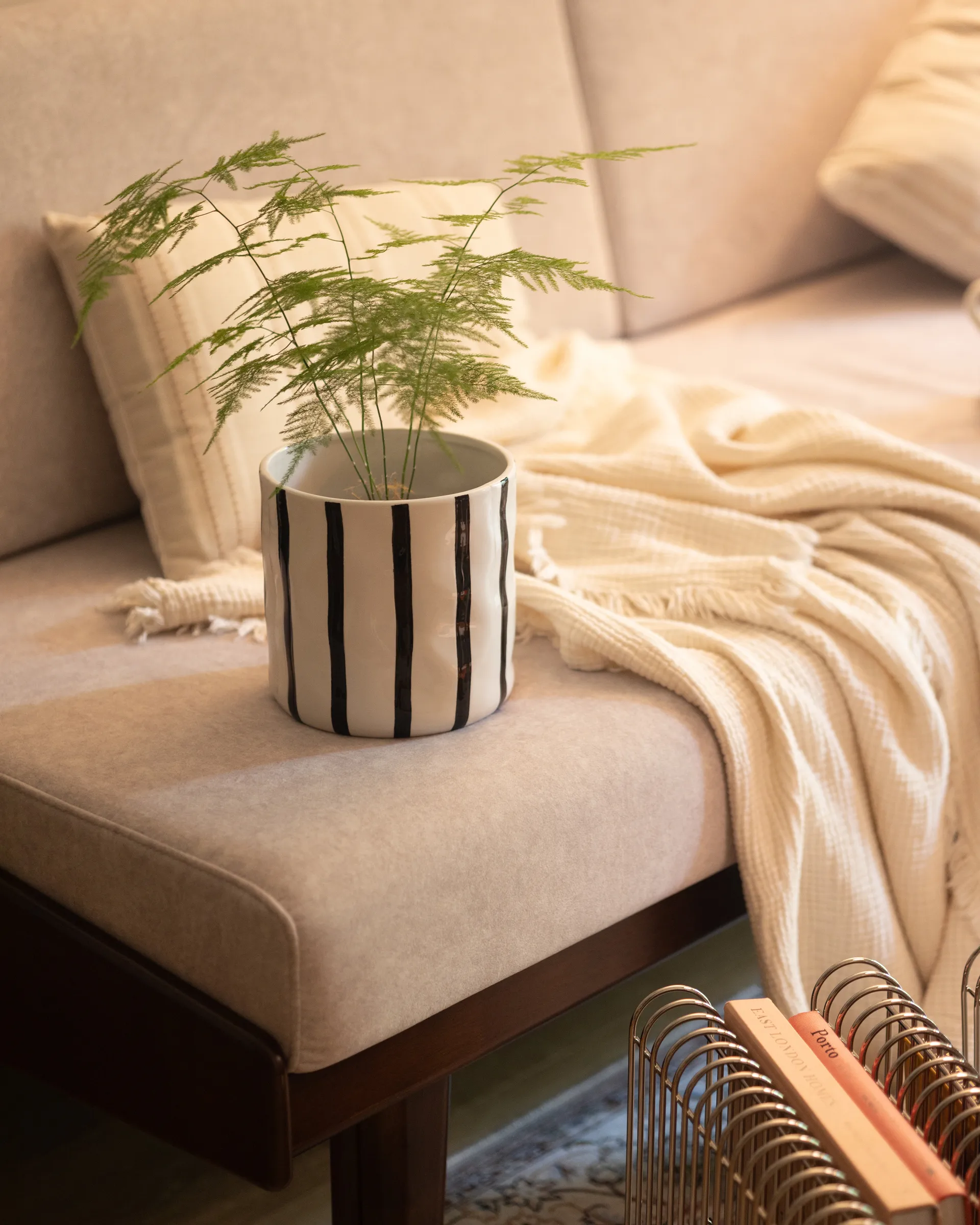 Thrive flowerpot Ø16 cm, White-black Scandi Living