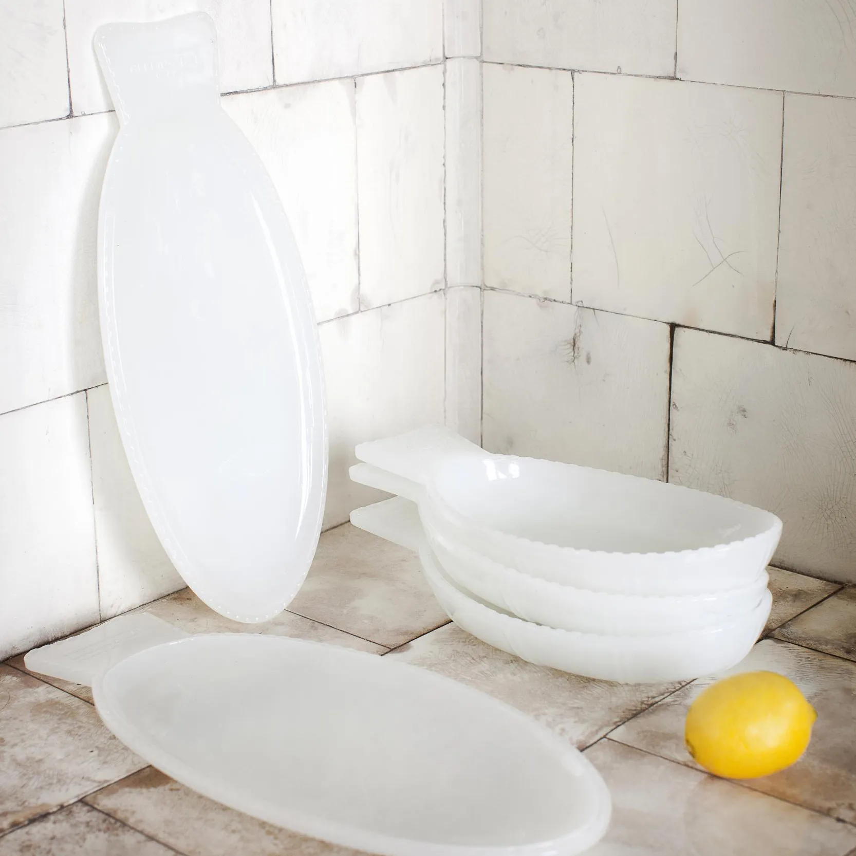 Fish & Fish serving saucer 14x26 cm, milky white Serax