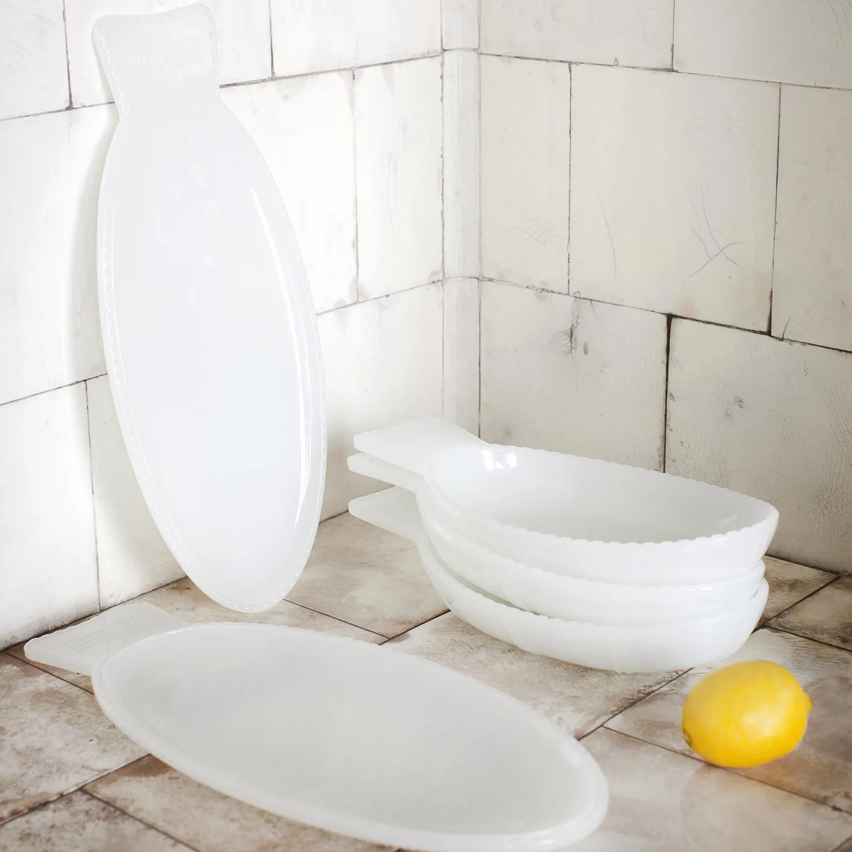 Fish & Fish serving saucer 16x35 cm, milky white Serax