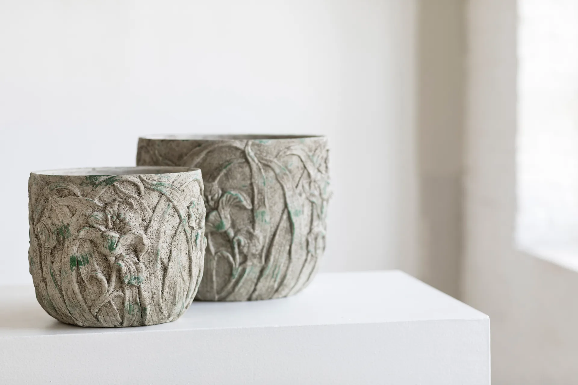 Rustic flower pot flower pattern M 25.5 cm, Grey Serax