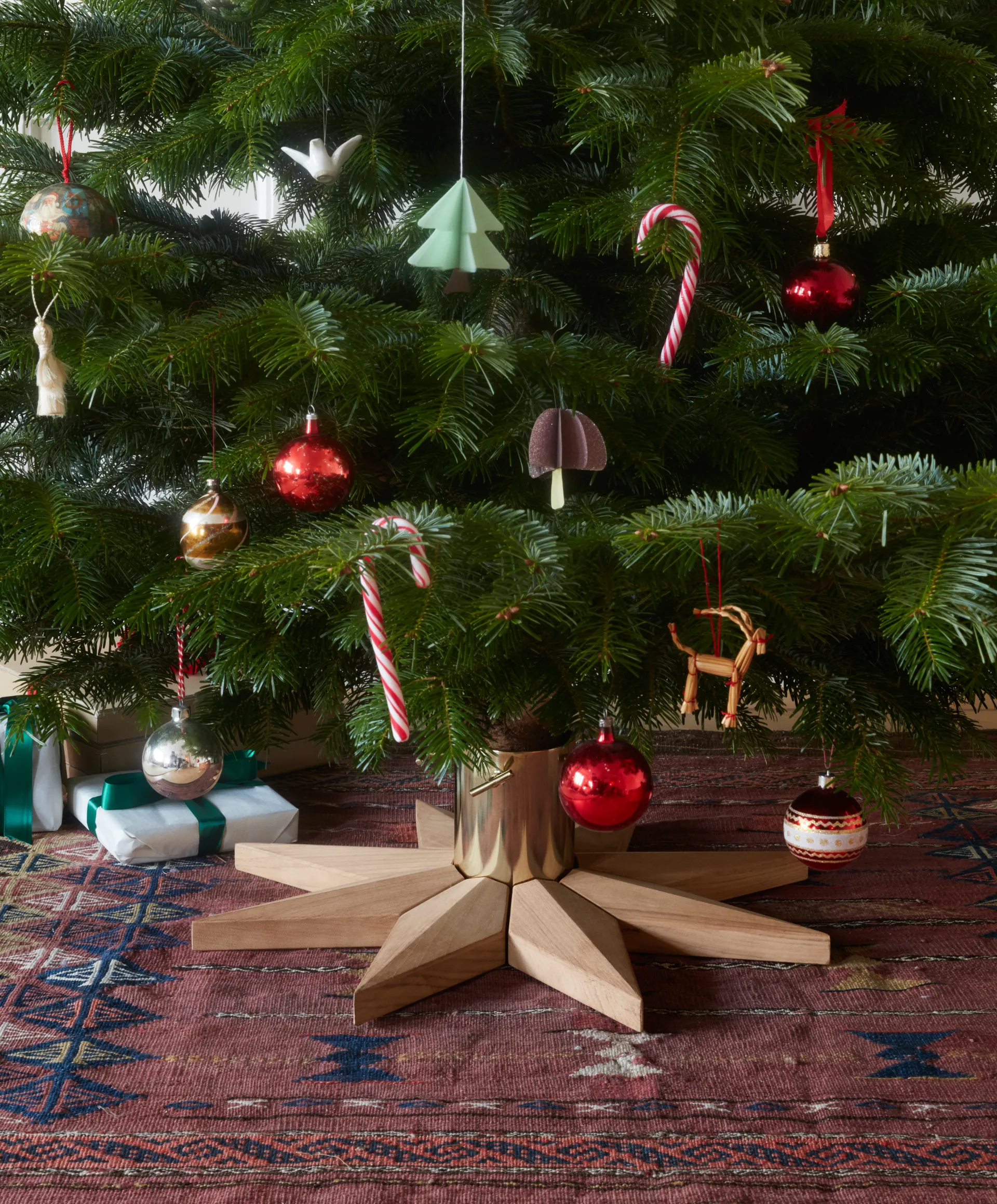 Stella Christmas tree base Ø50.5 cm, Oak Skagerak