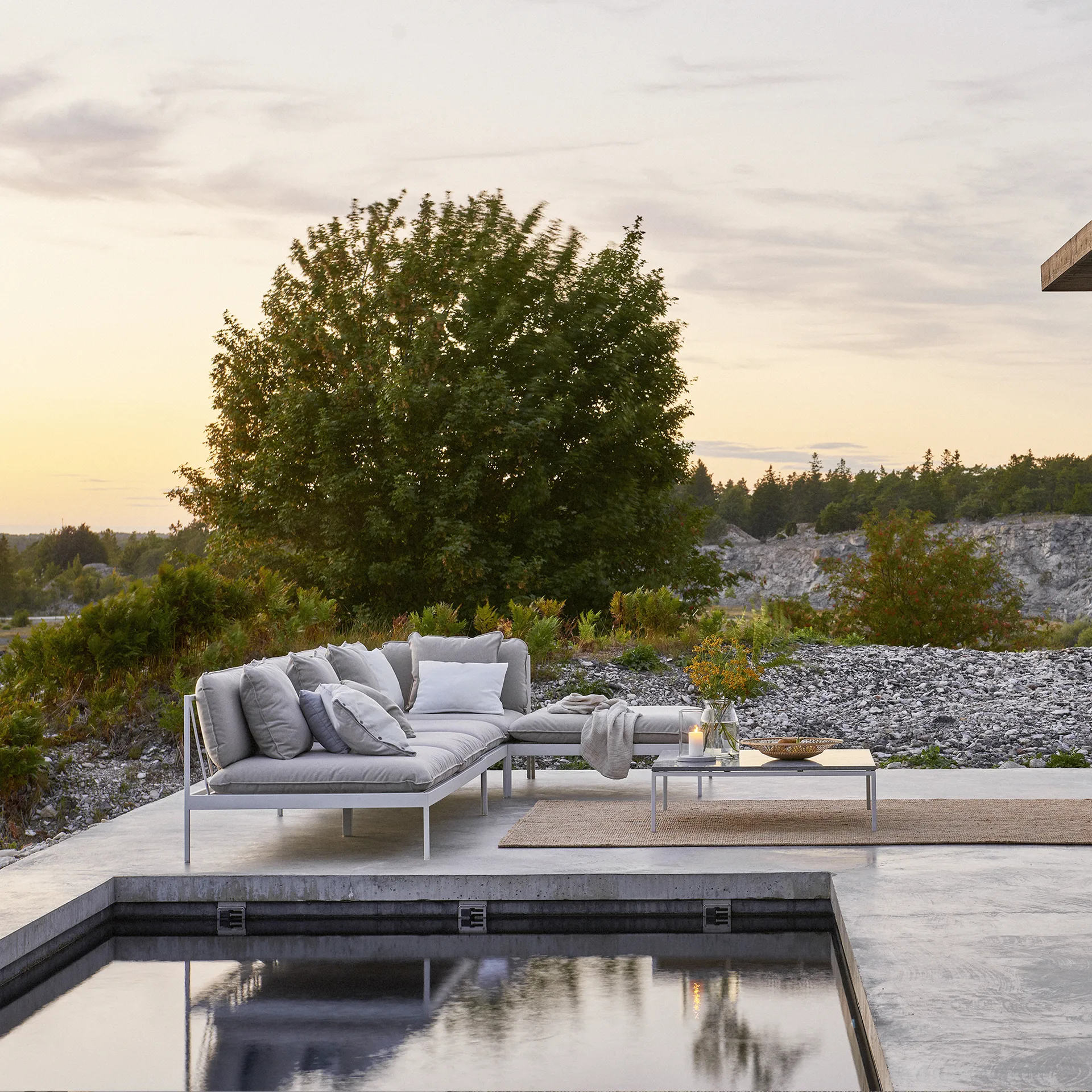 Bönan modular sofa, Sunbrella Ashe light grey, corner, d. grey aluminium frame Skargaarden