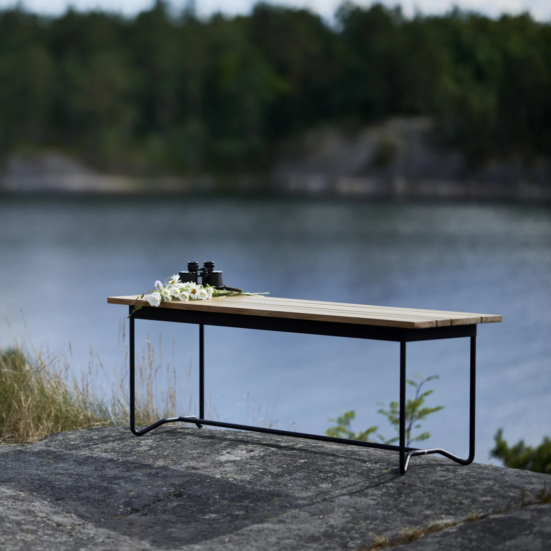 Grinda bench, Teak, black frame Skargaarden