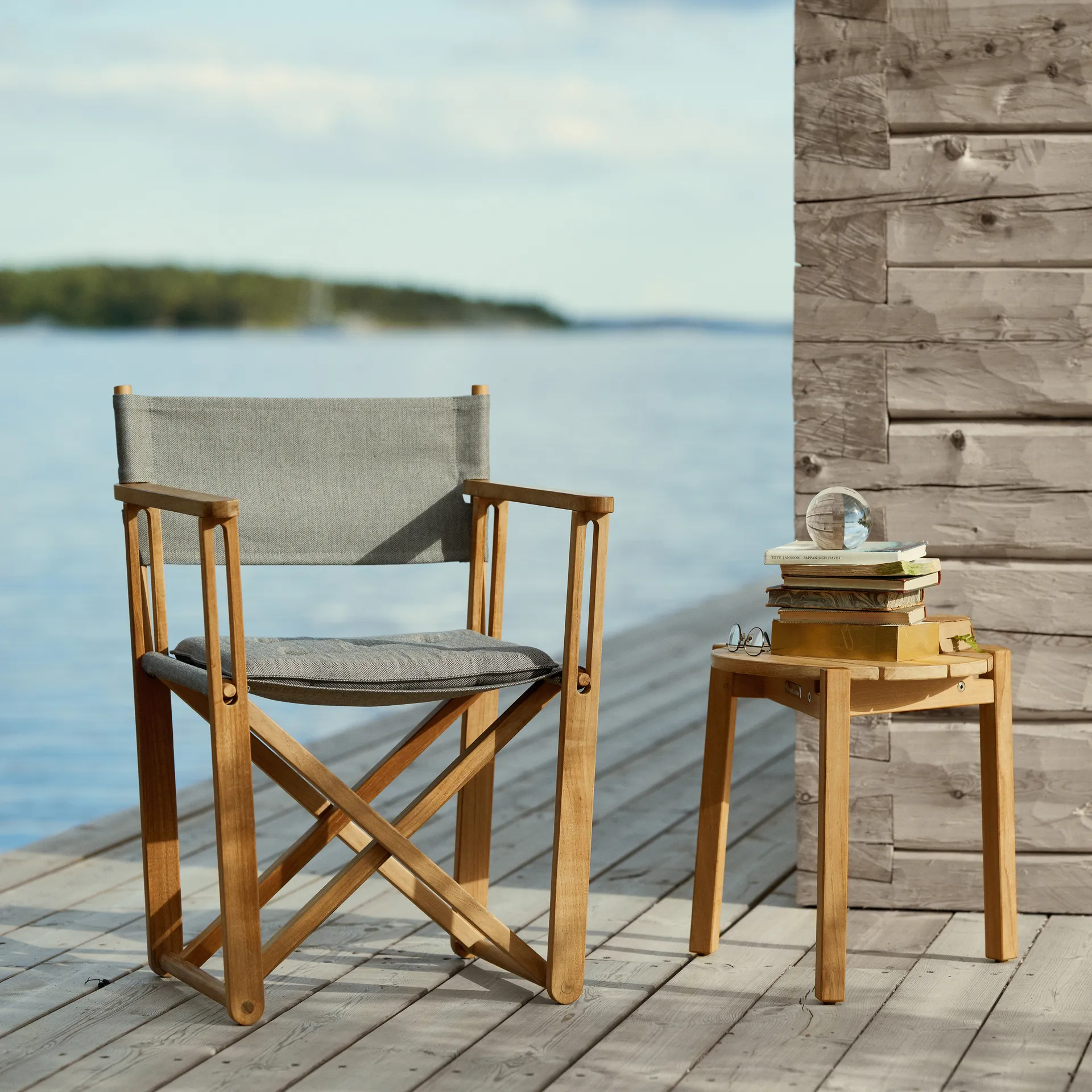Kryss Lounge armchair, Agora Nautic white, teak Skargaarden