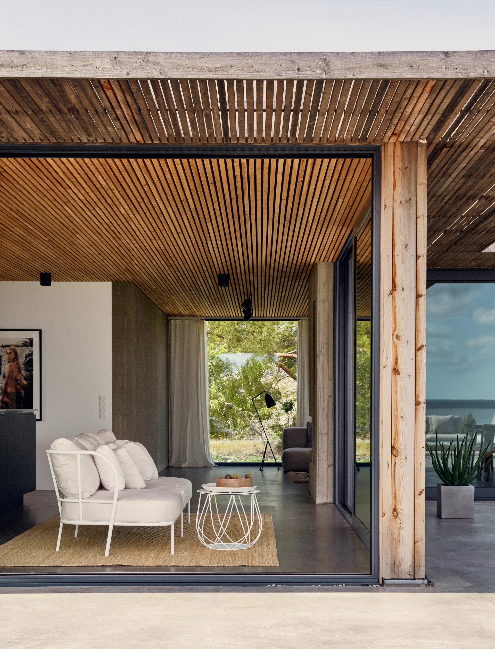 Saltö sofa, Sunbrella silver grey, charcoal grey aluminium frame Skargaarden