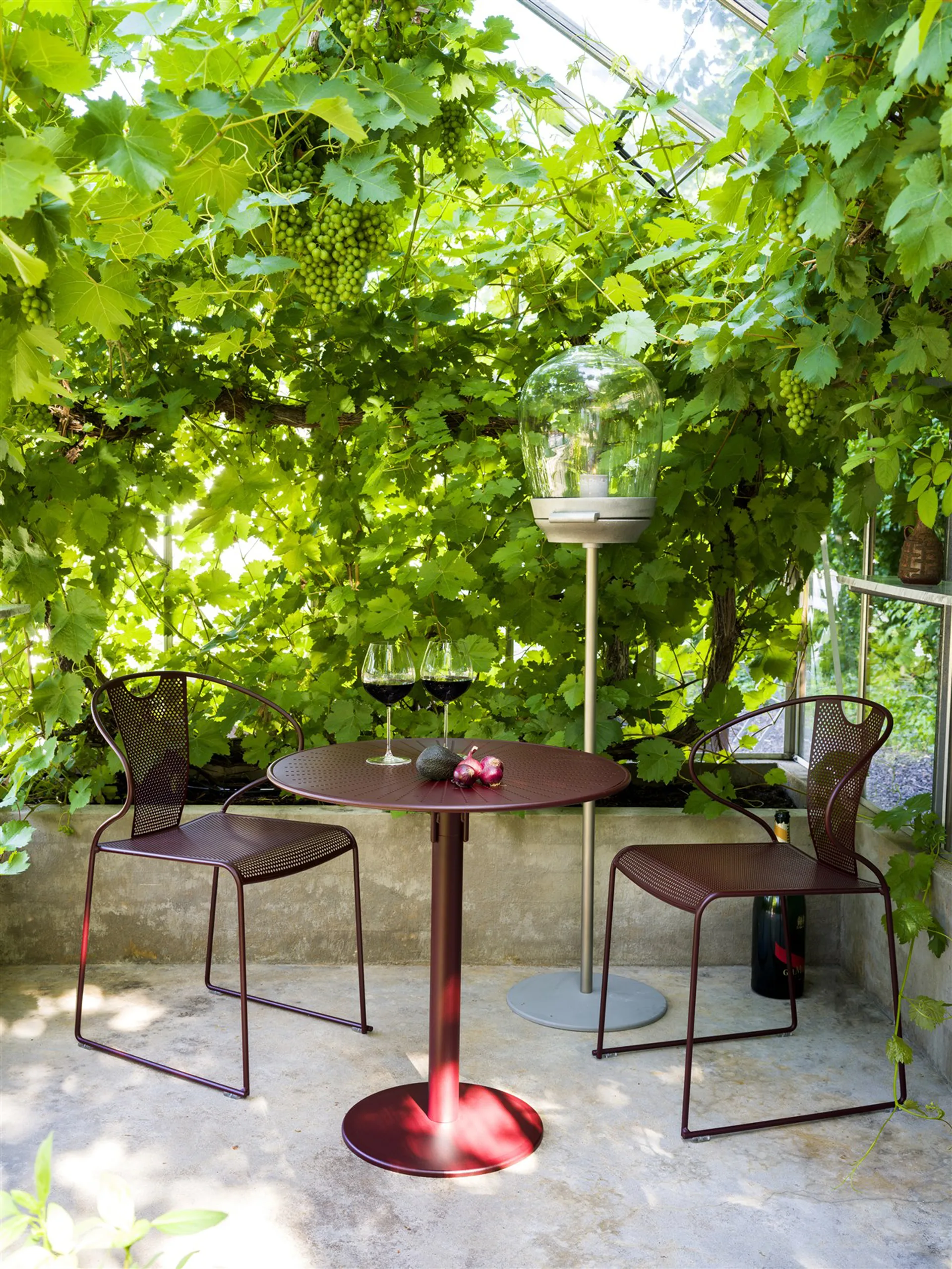 Piazza I table, Bordeaux SMD Design