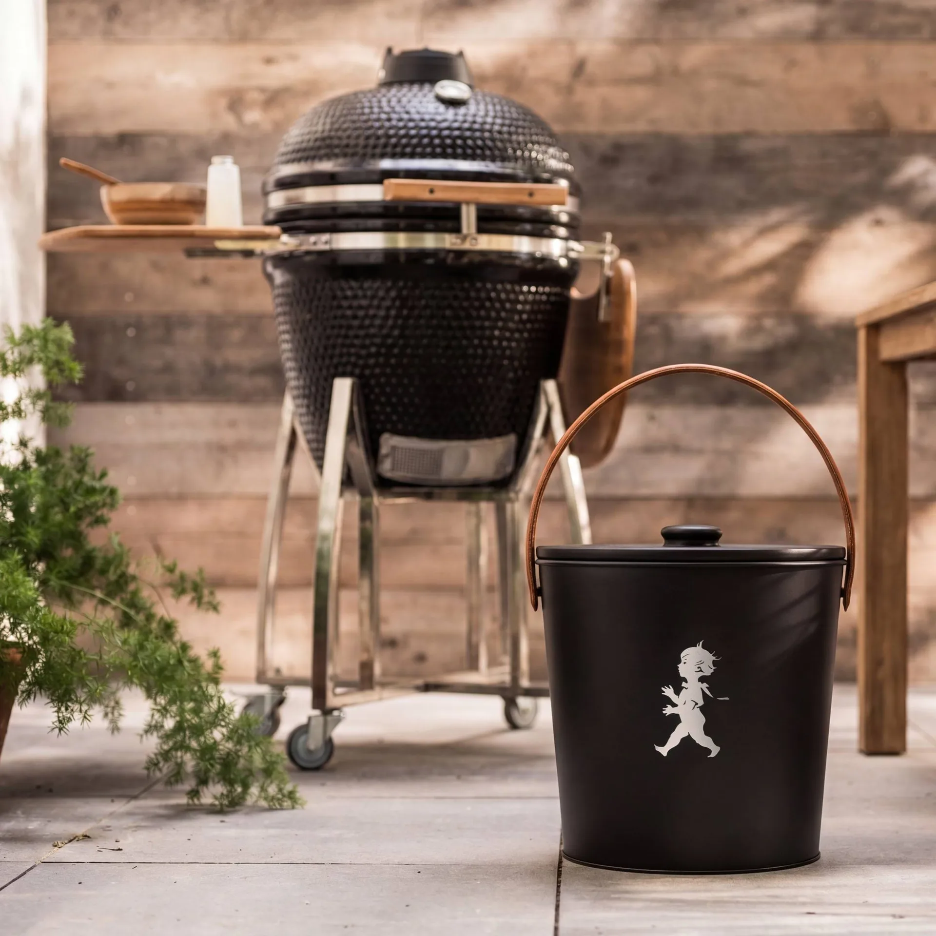 Solstickan ash bucket, Black Solstickan Design