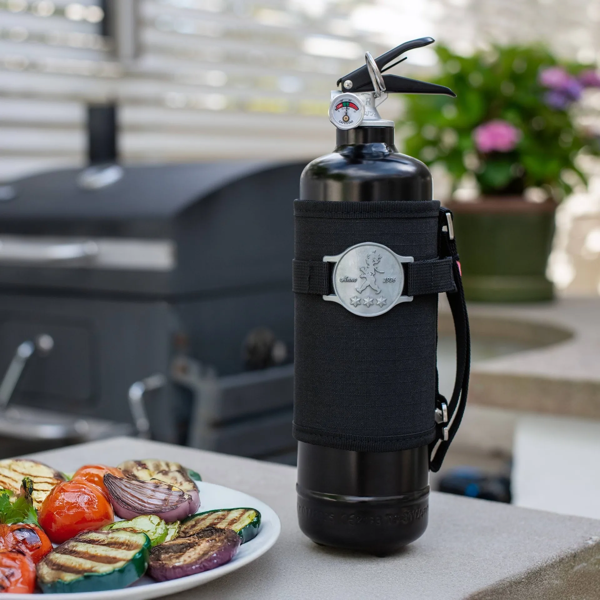 Solstickan fire extinguisher 1 kg, Outdoor edition, Black Solstickan Design