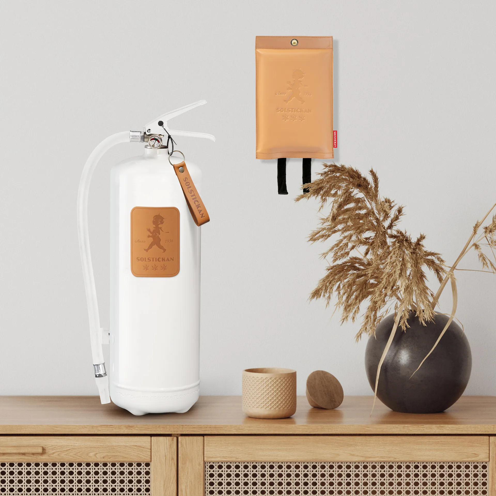 Solstickan fire extinguisher 6 kg, White-light leather Solstickan Design
