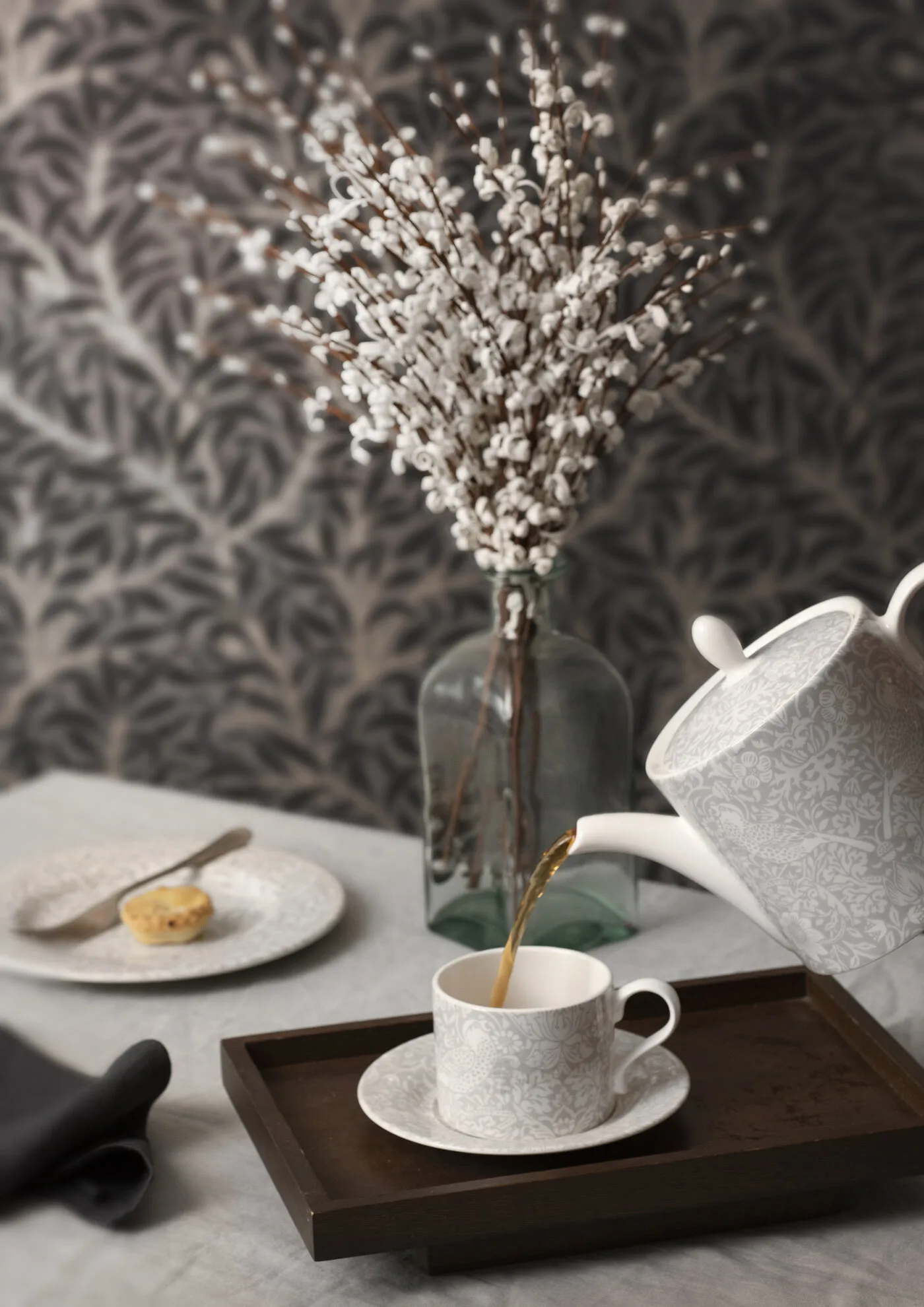 Strawberry Thief teapot 1.1 liter, Grey Spode