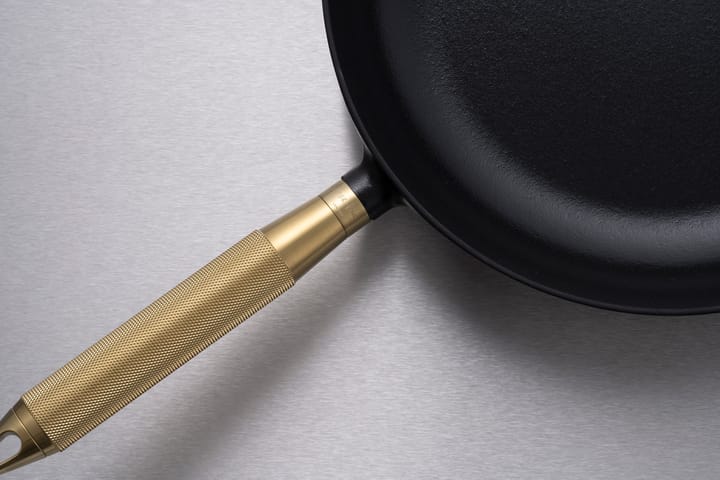 Buster & Punch cast iron frying pan black Ø28 cm, Brass handle STAUB