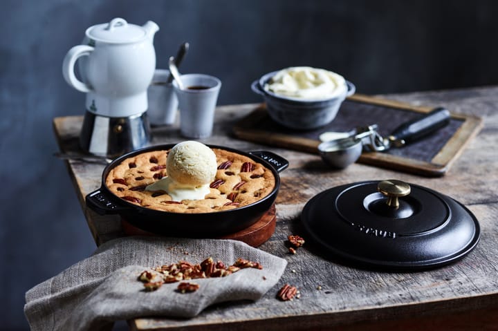 Staub cast iron casserole with lid round Ø20 cm, Black STAUB