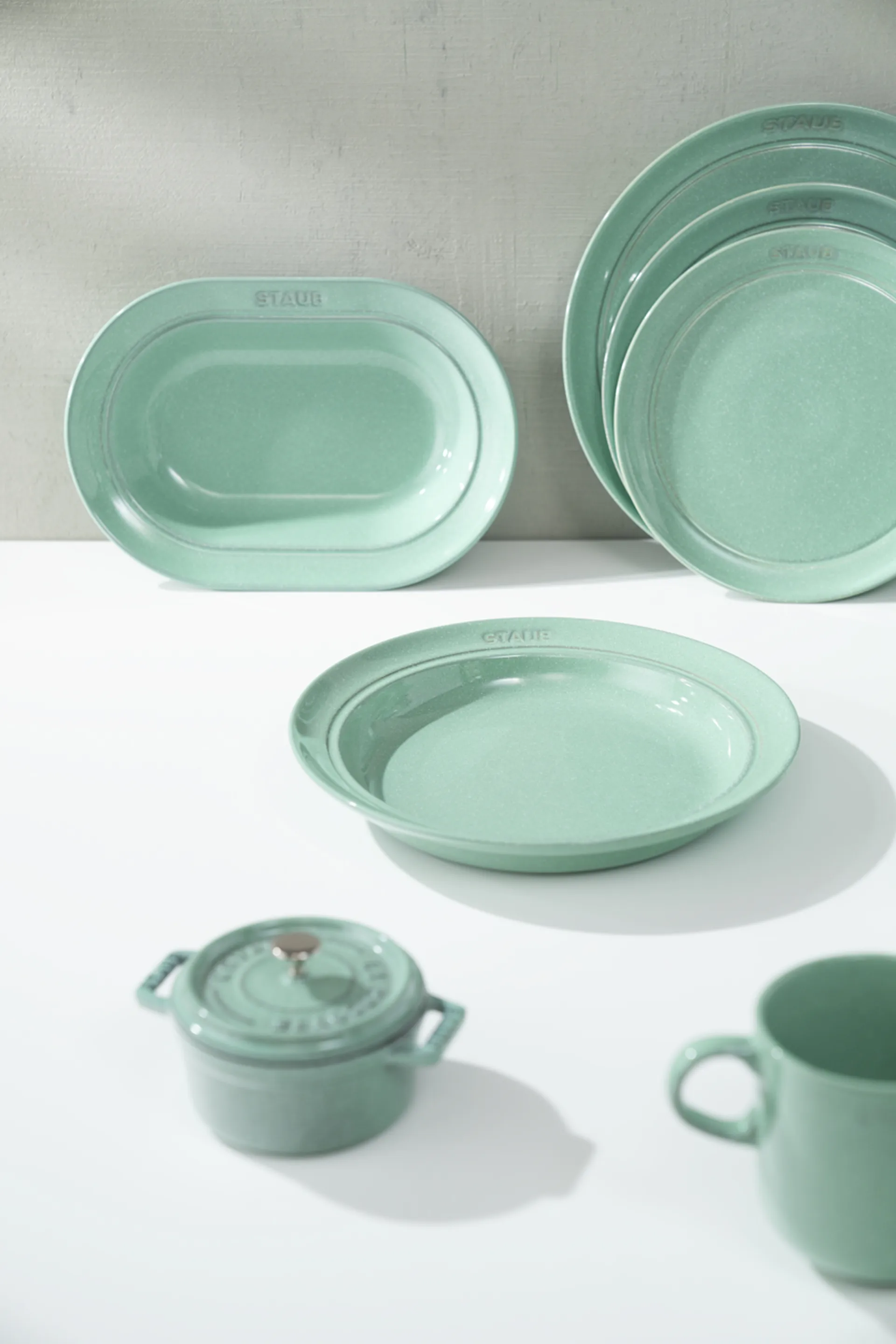 Staub deep plate Ø24 cm, Salvia STAUB