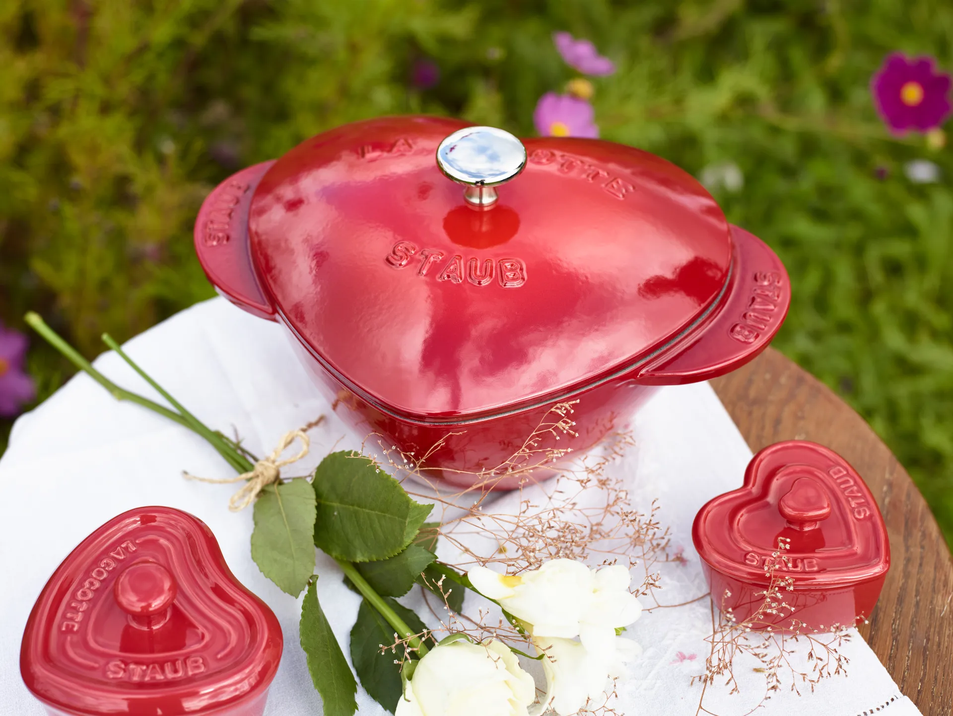 Staub La Cocotte heart-shaped pot 1.75 L, Red STAUB