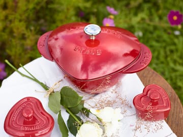 Staub La Cocotte heart-shaped pot 1.75 L - Red - STAUB